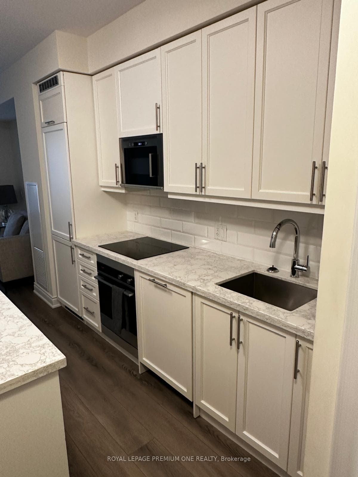 9085 Jane Street Unit 402 photo 6