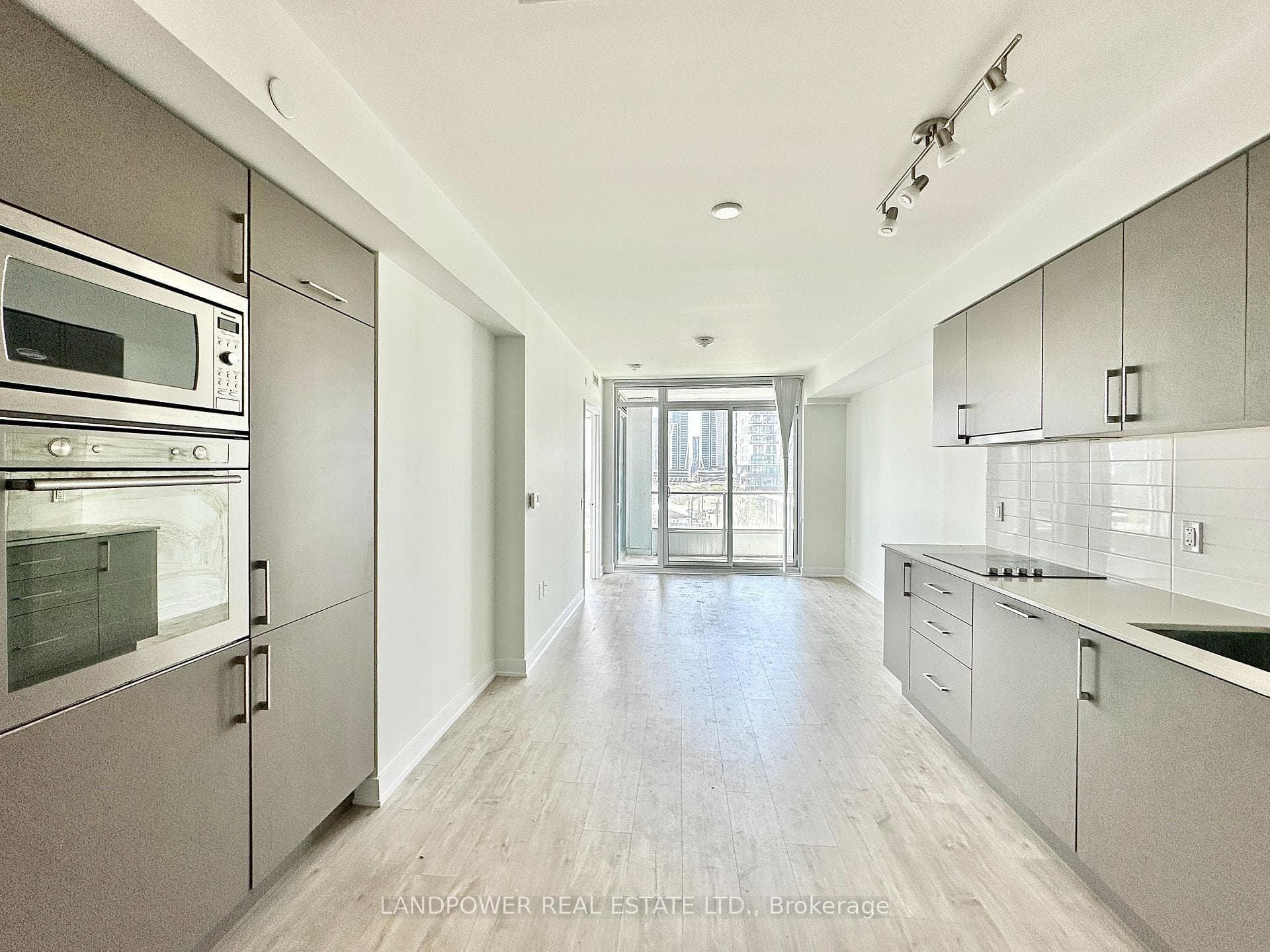 27 Bathurst Street Unit 509W photo 2