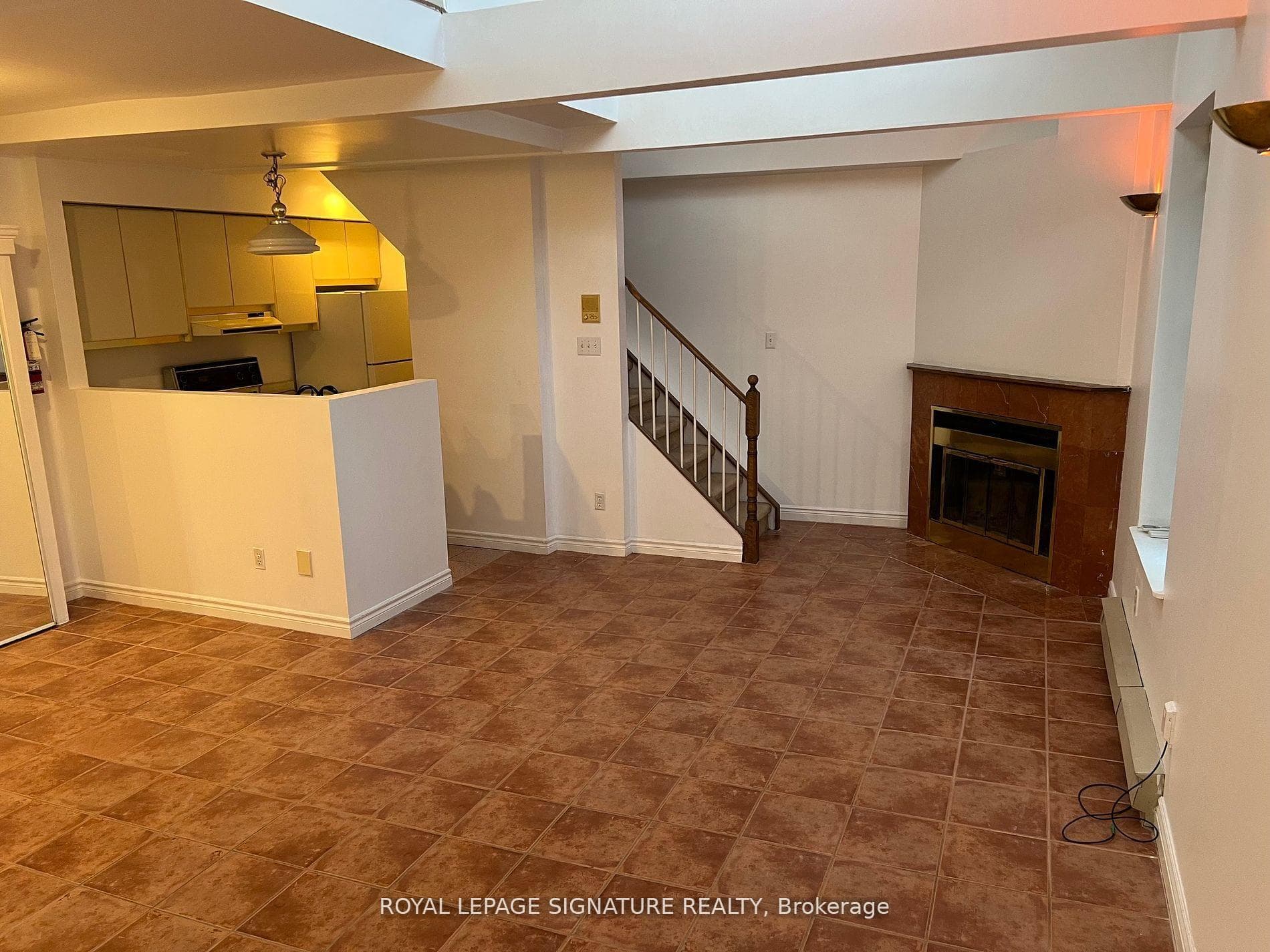 208 Carlton Street Unit B photo 14