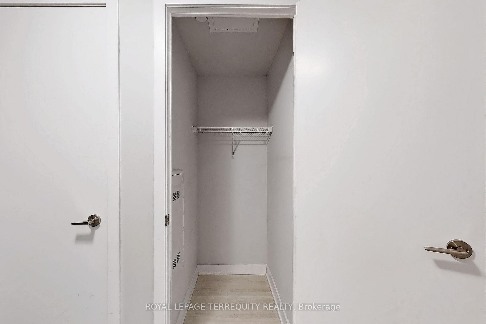 2221 Yonge Street Unit 905 photo 22