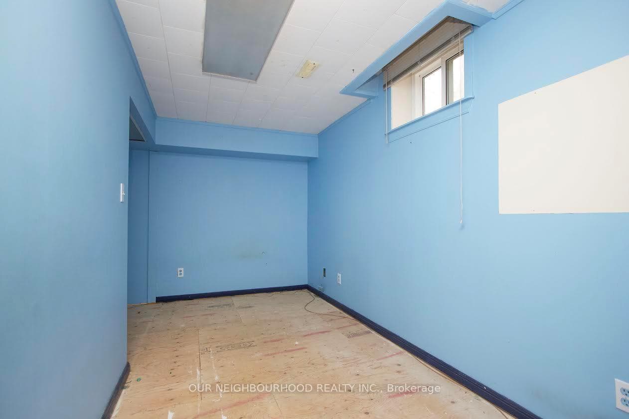 Basement Room w/Window