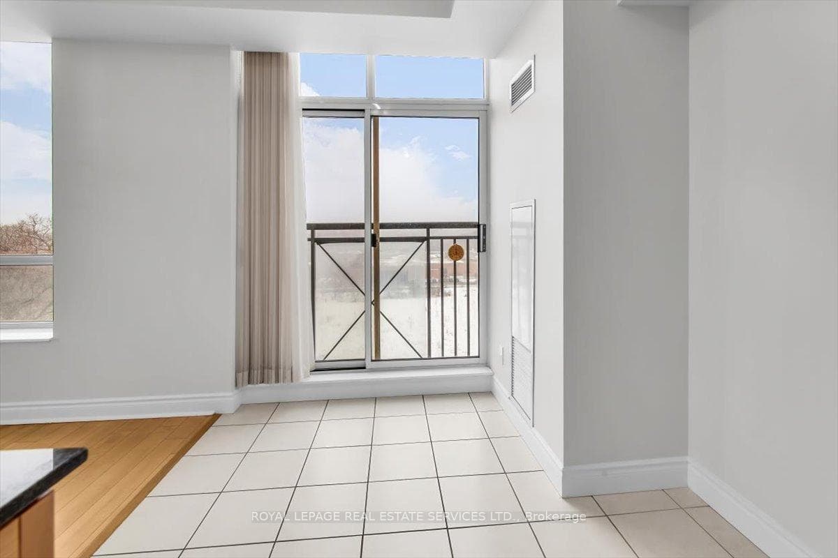 1105 Leslie Street Unit 906 photo 11