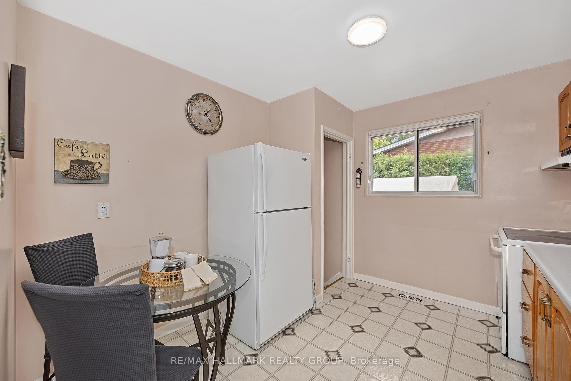 1144 Cobden Road photo 13