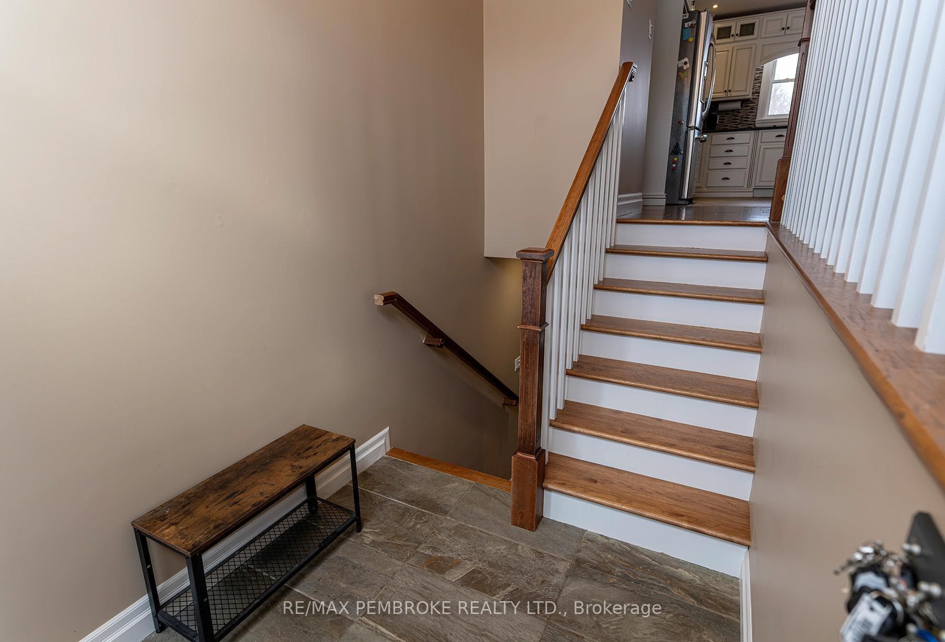 10 Robertson Drive photo 9