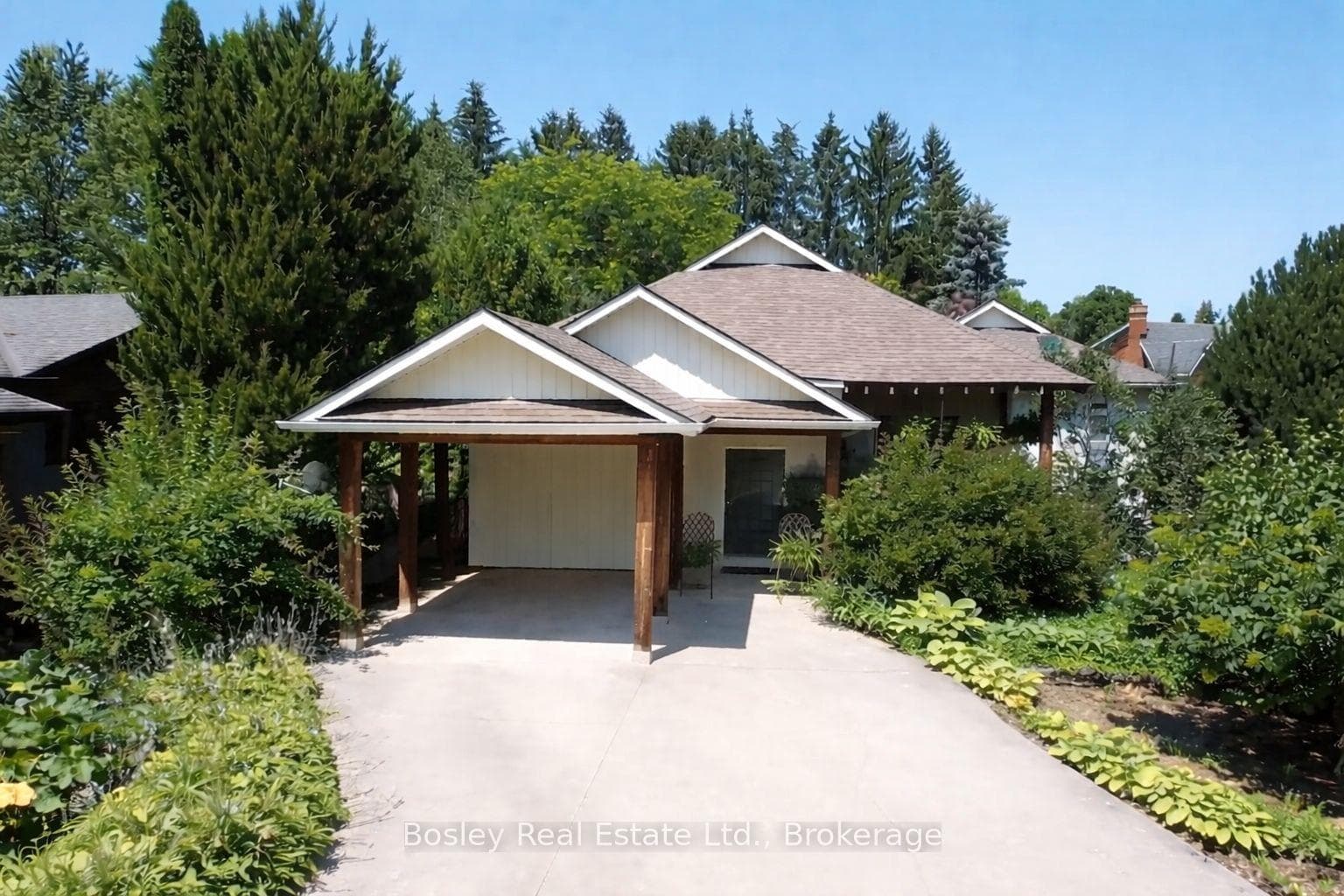 96 Moore Crescent photo 1
