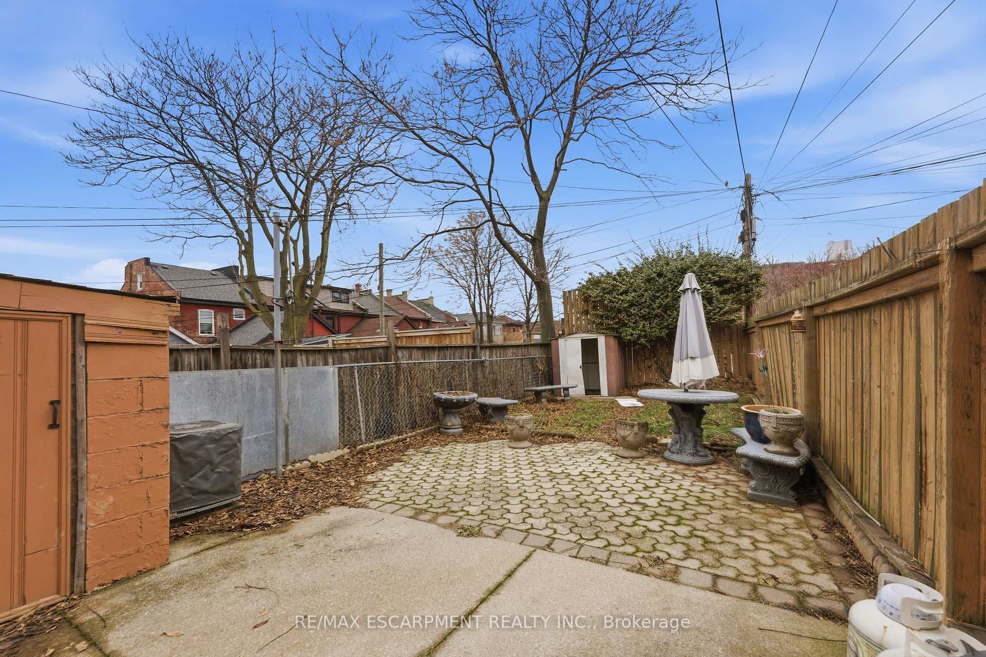 241 Robert Street photo 12