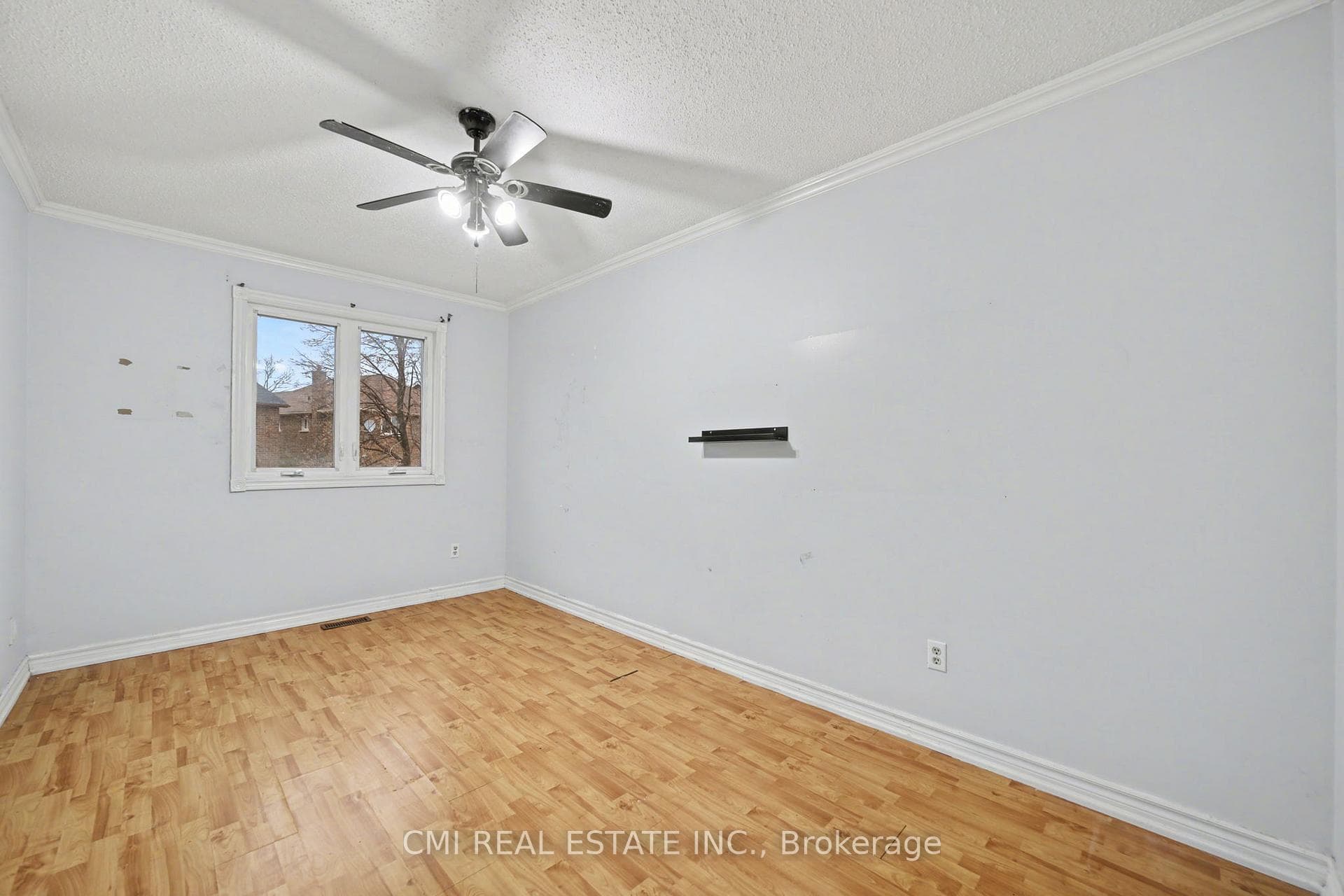 993 Lucerne Crescent photo 15