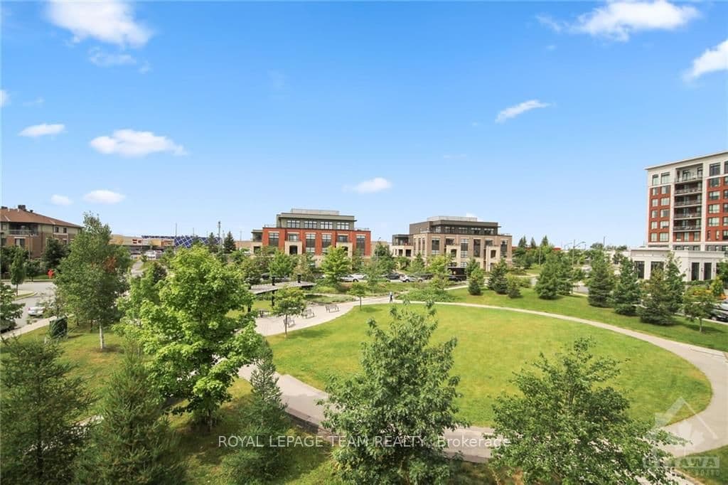 144 LINDENSHADE Drive Unit B photo 26