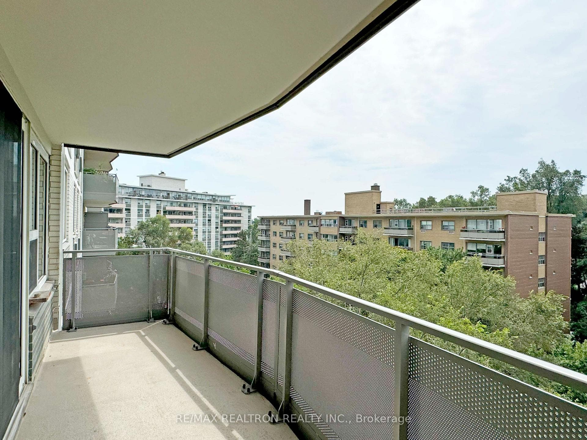 10 Shallmar Boulevard Unit 607 photo 16