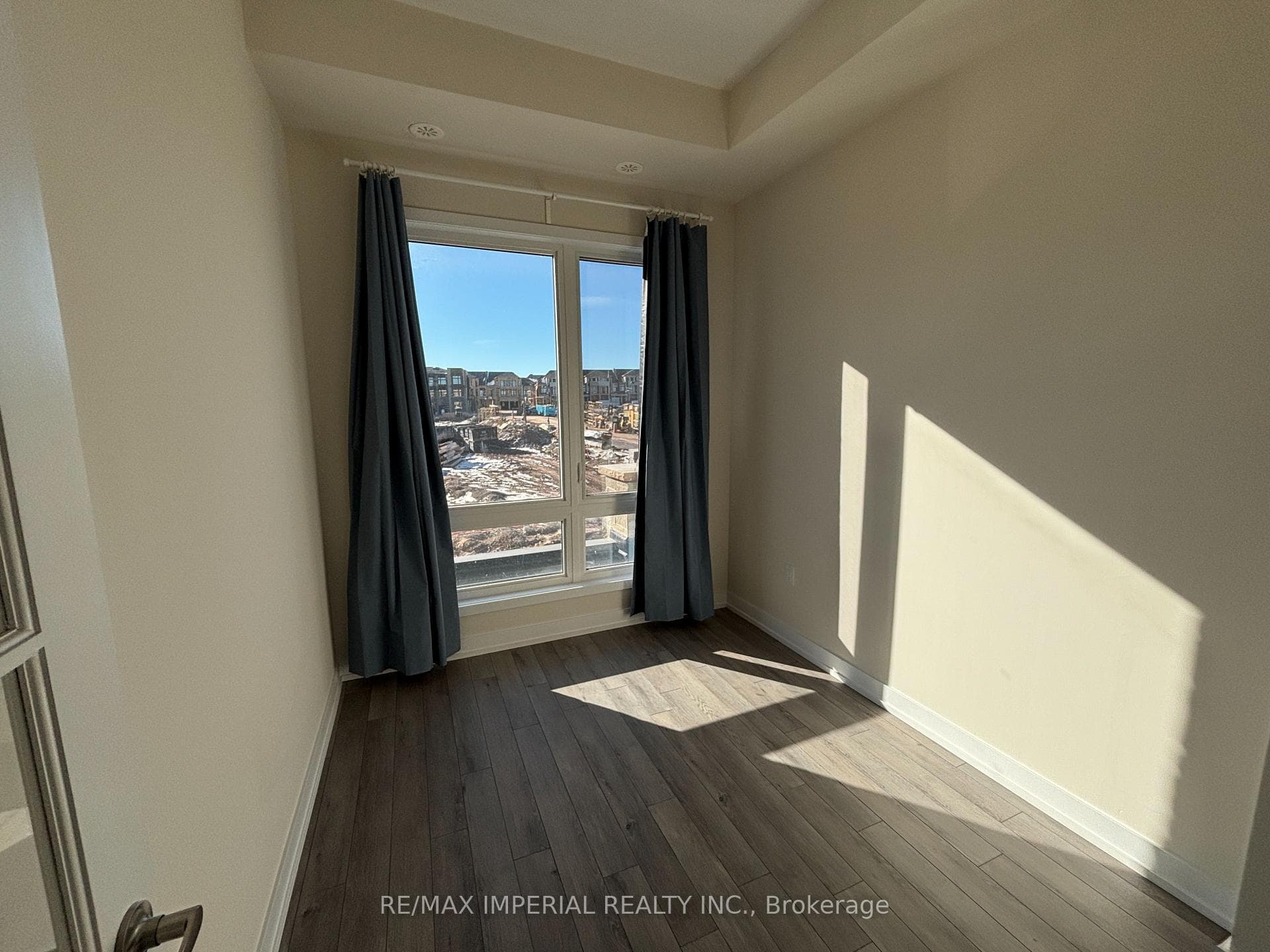 3085 Welsman Gardens photo 34