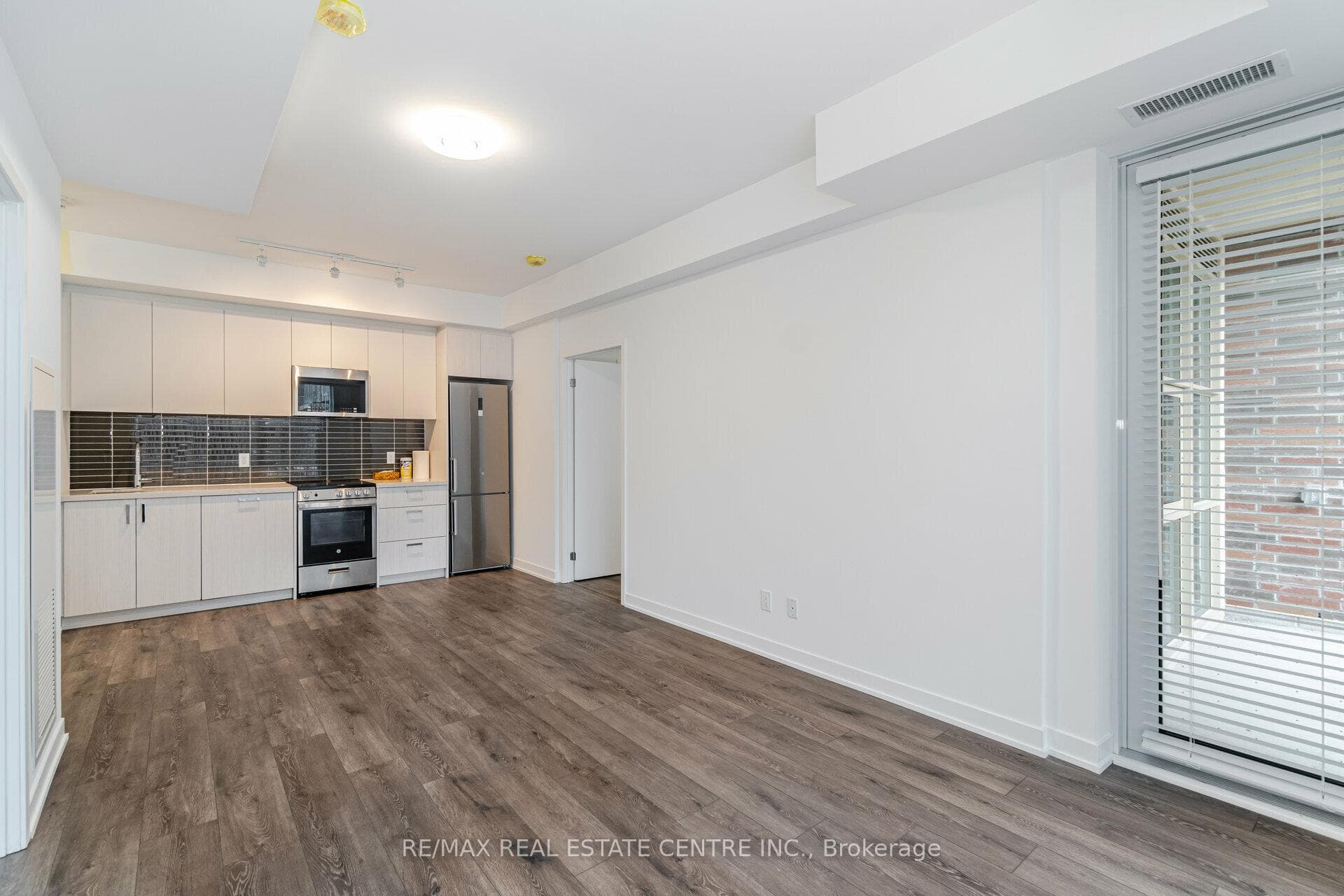 1787 St Clair Avenue Unit 405 photo 11