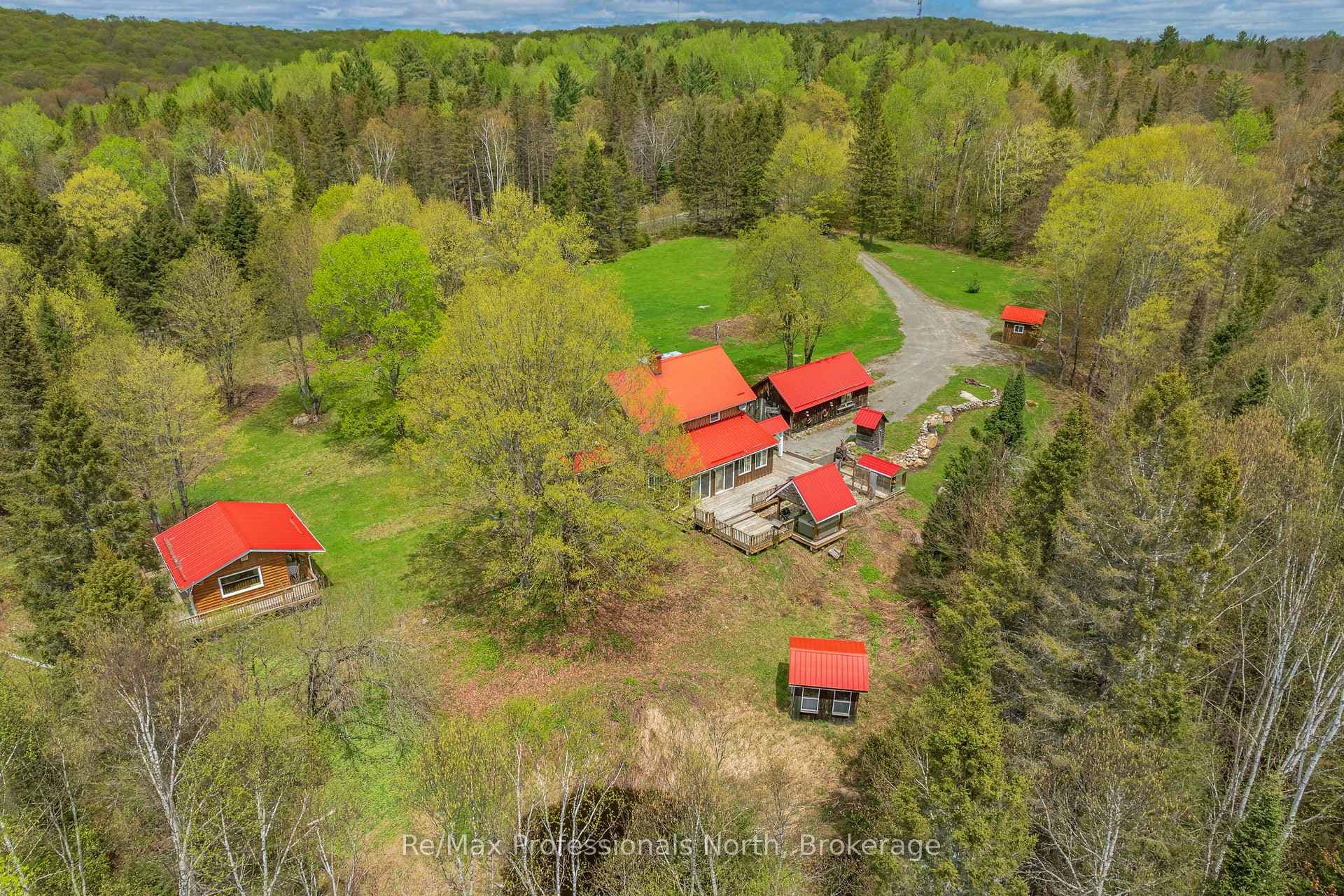 3569 Chetwynd Road photo 45