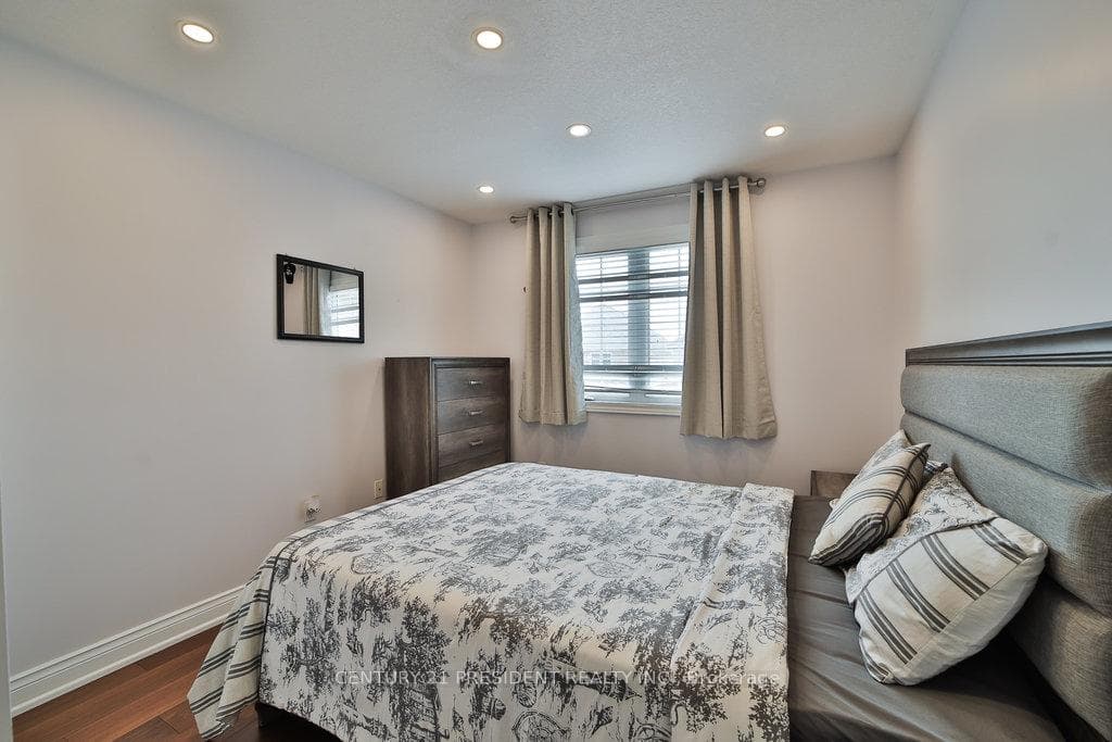 5346 Haldimand Crescent photo 16