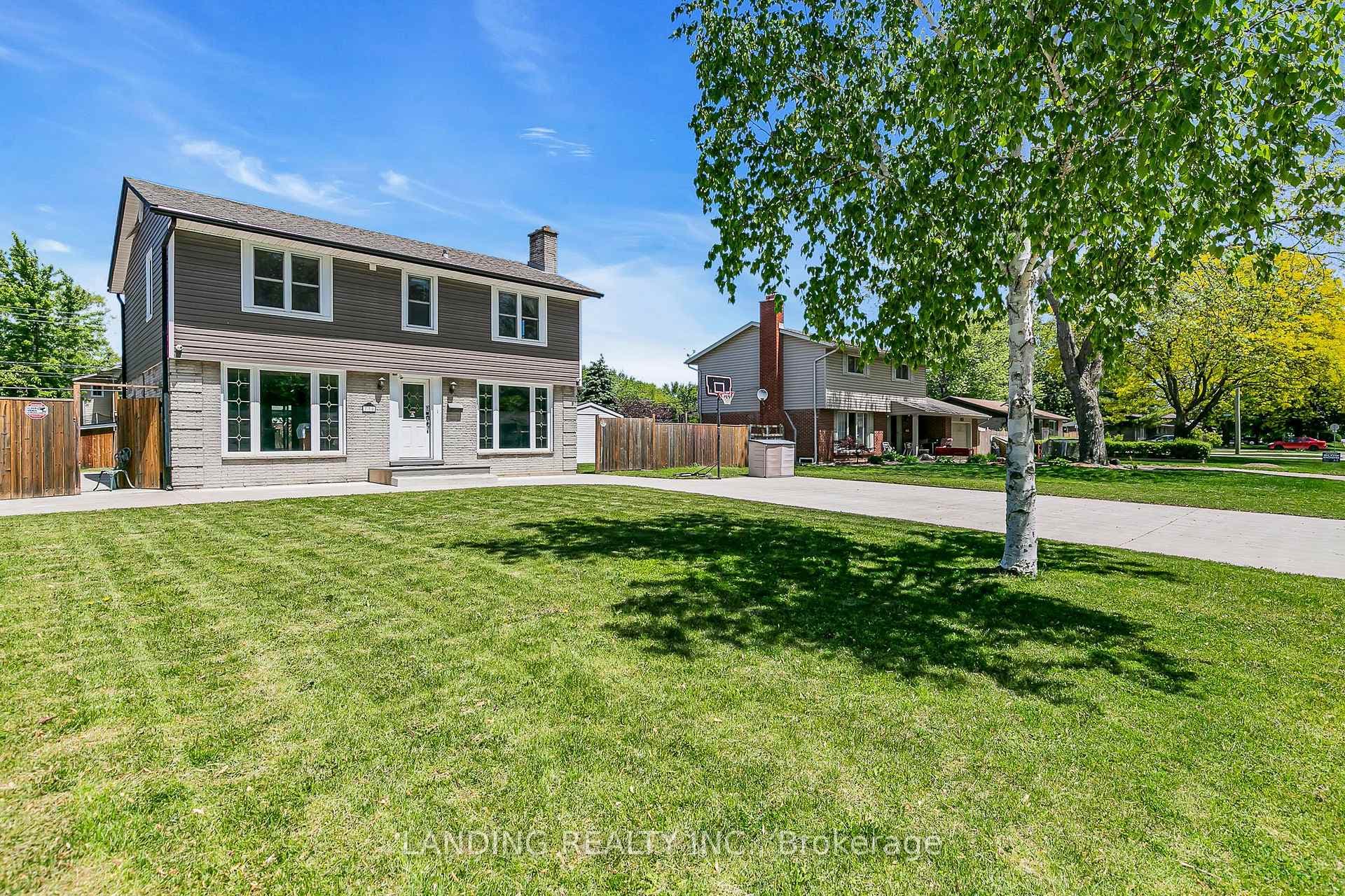 770 Lynn Street photo 3