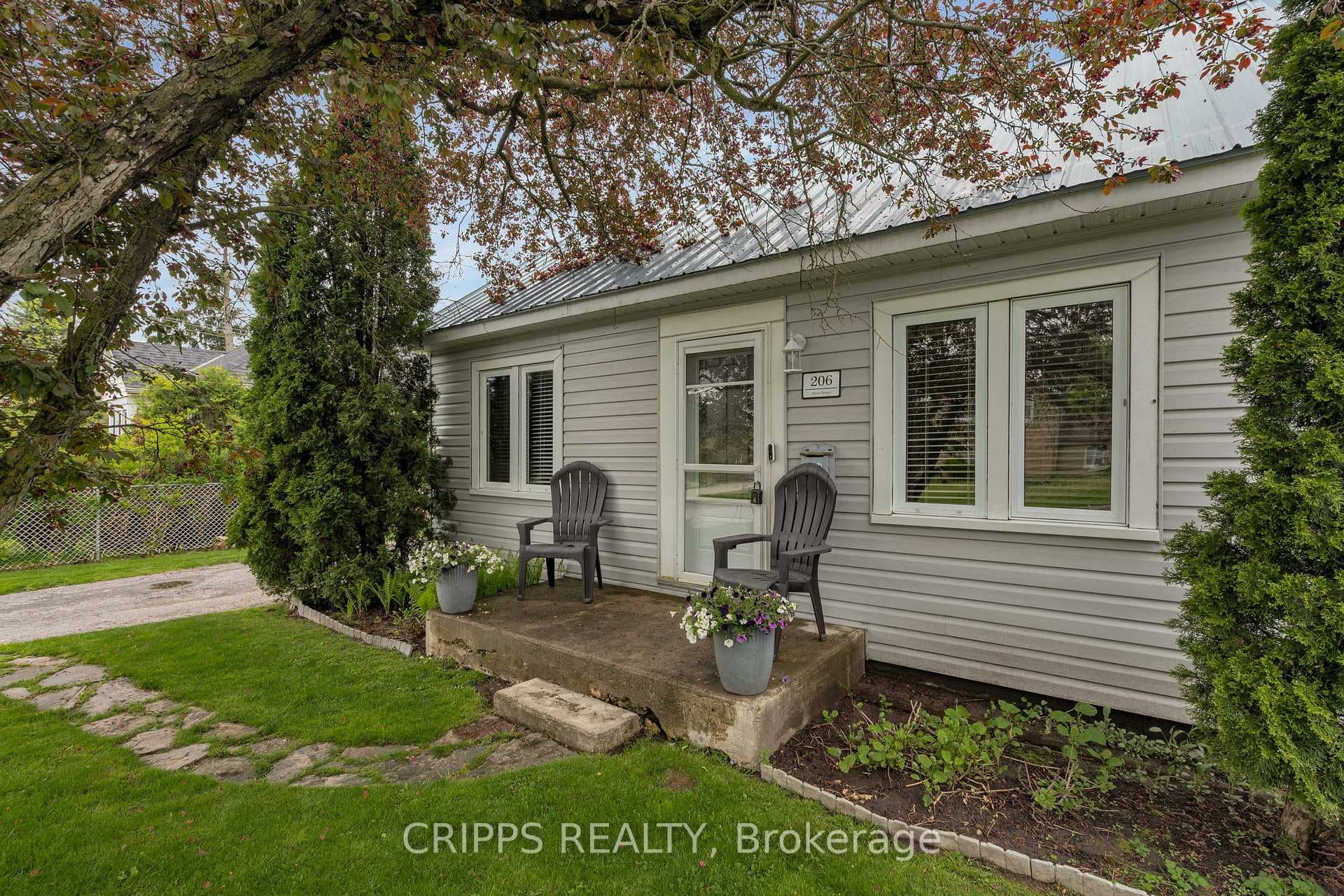 206 Owen Street photo 27
