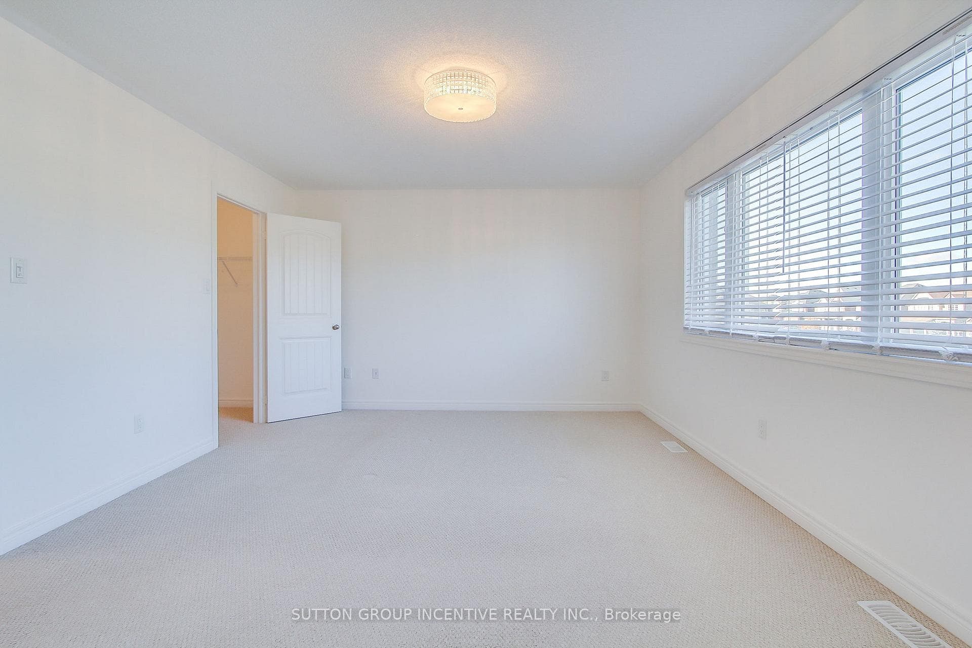 12 Irwin Place photo 23