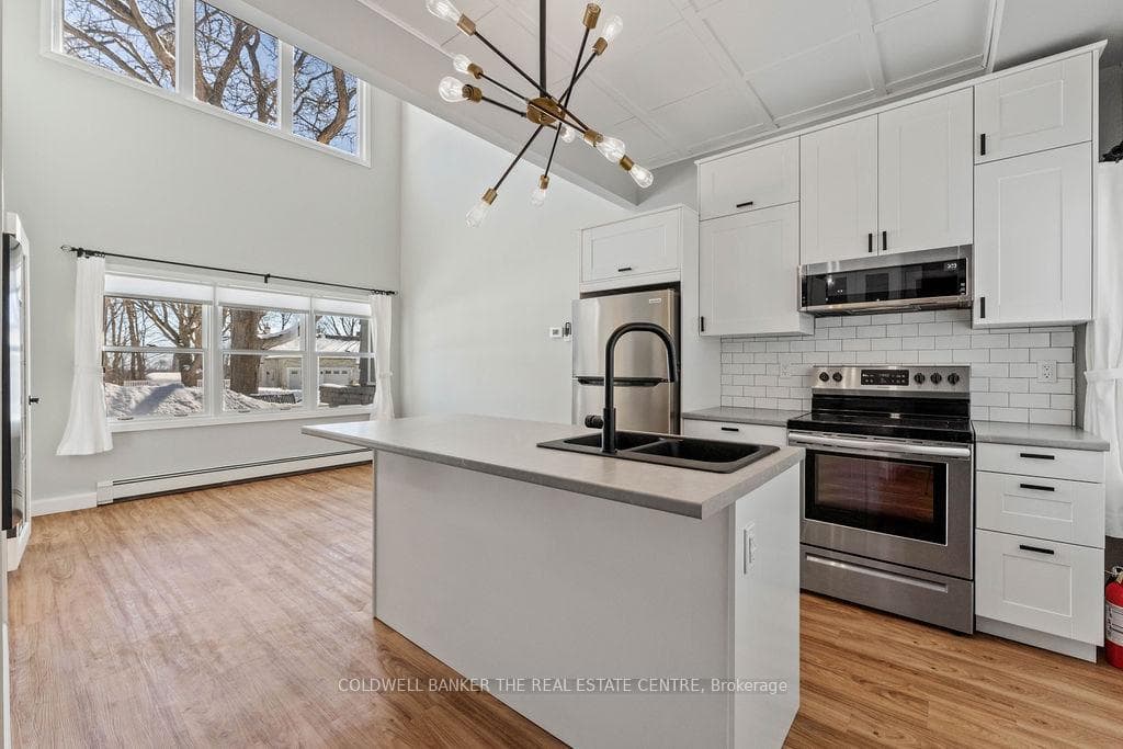 25 Dalton Crescent Unit A photo 8