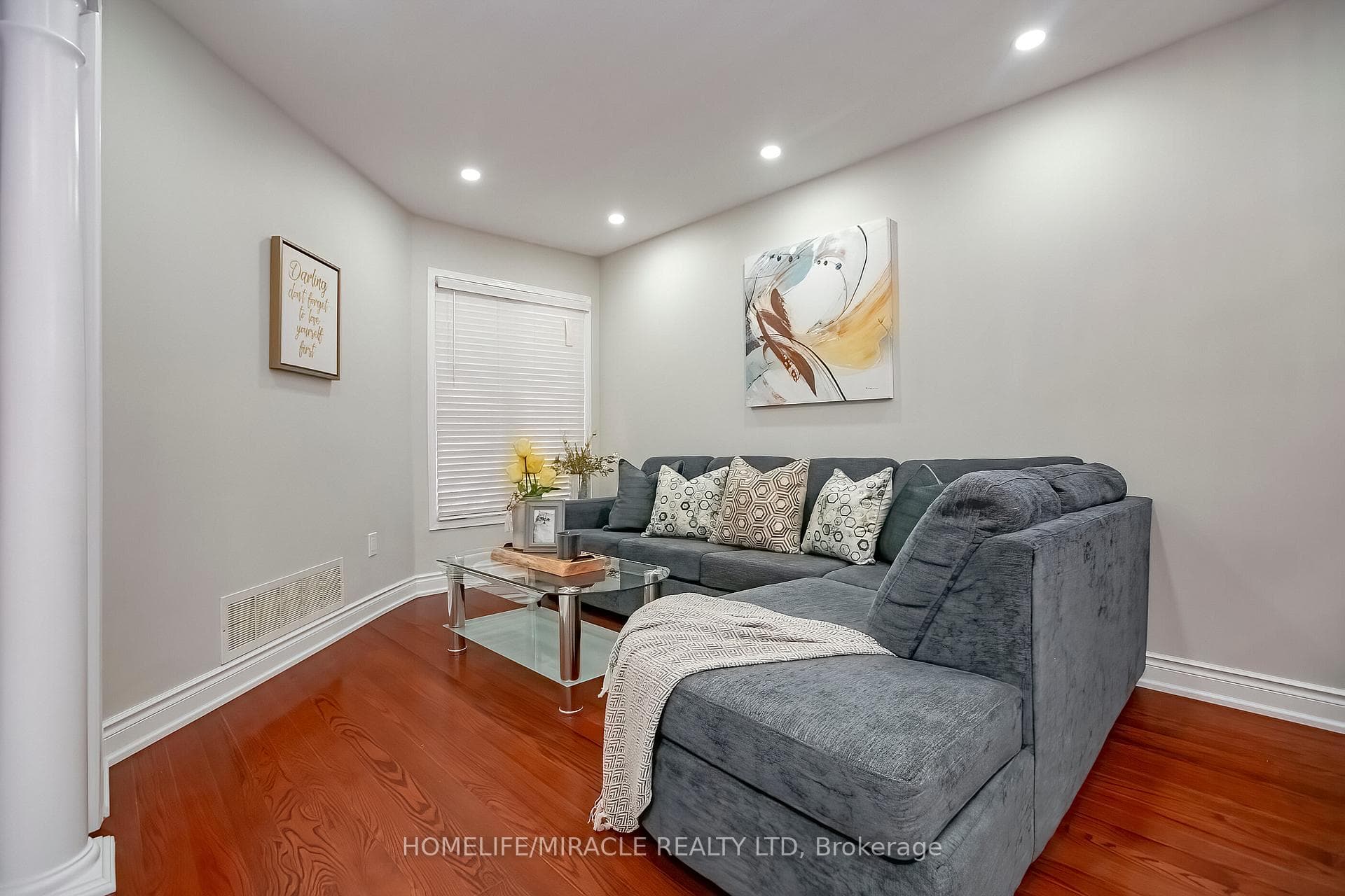 61 LAURAGLEN Crescent photo 7
