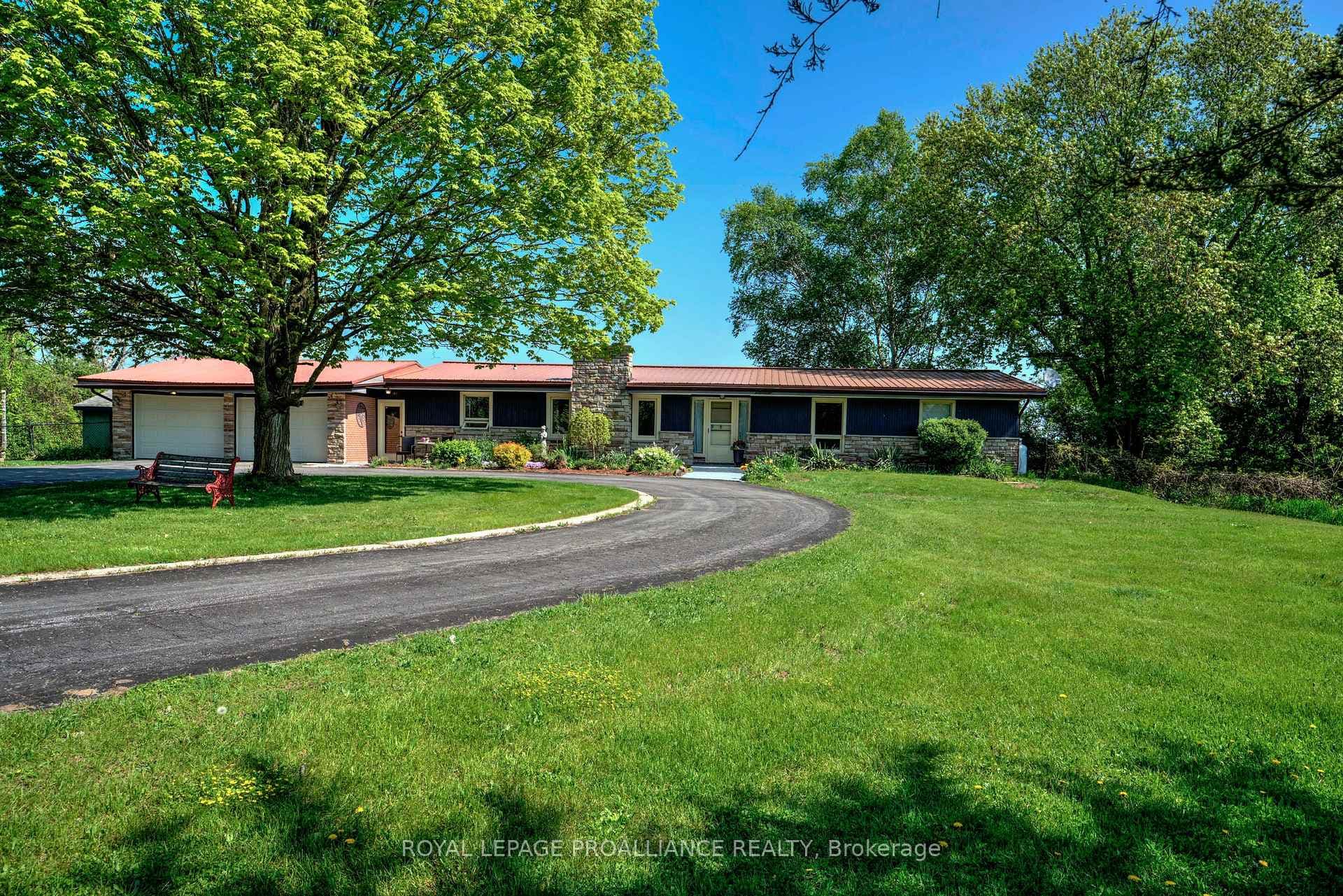 1048 Shallow Lane photo 1