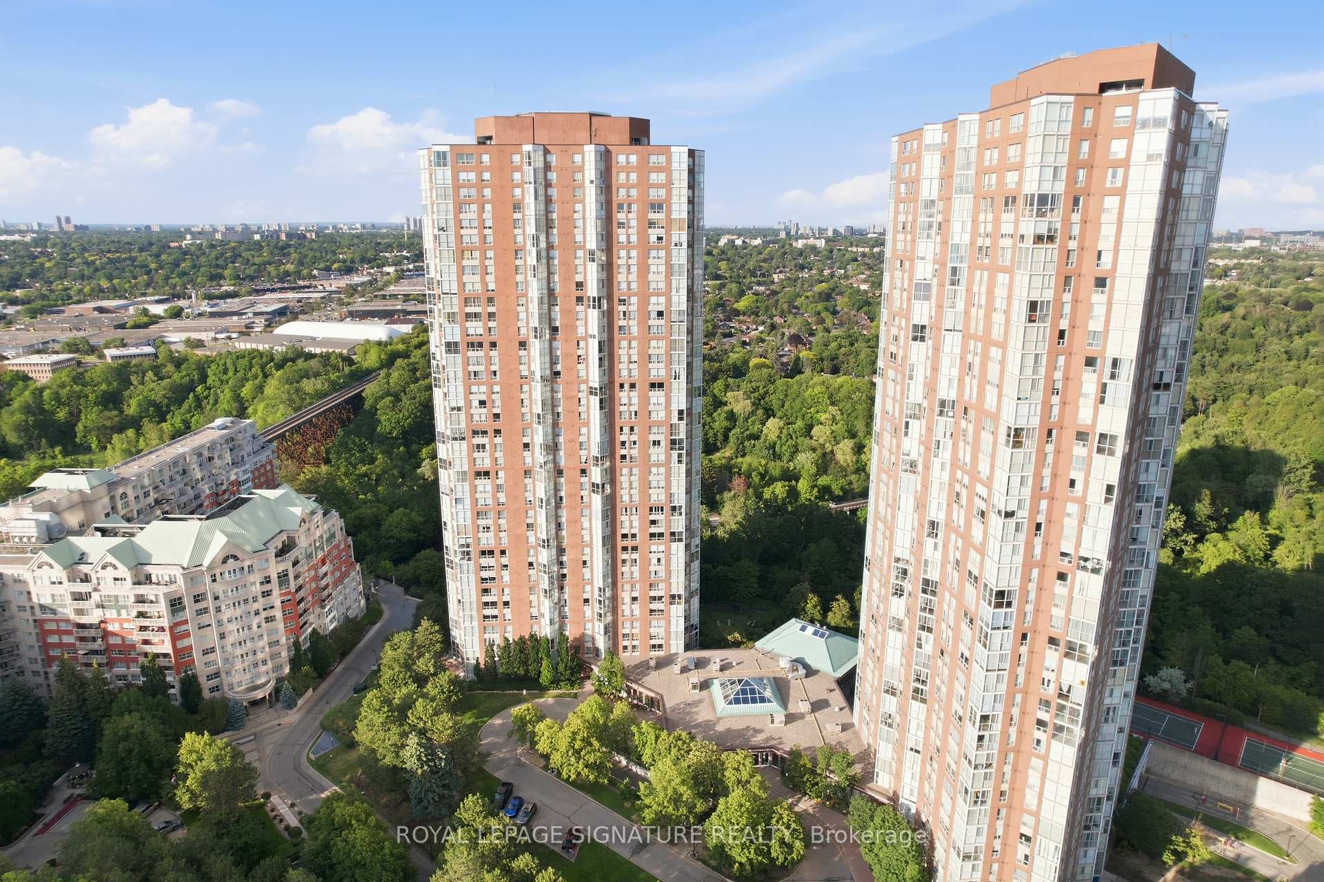 7 Concorde Place Unit 301 photo 1