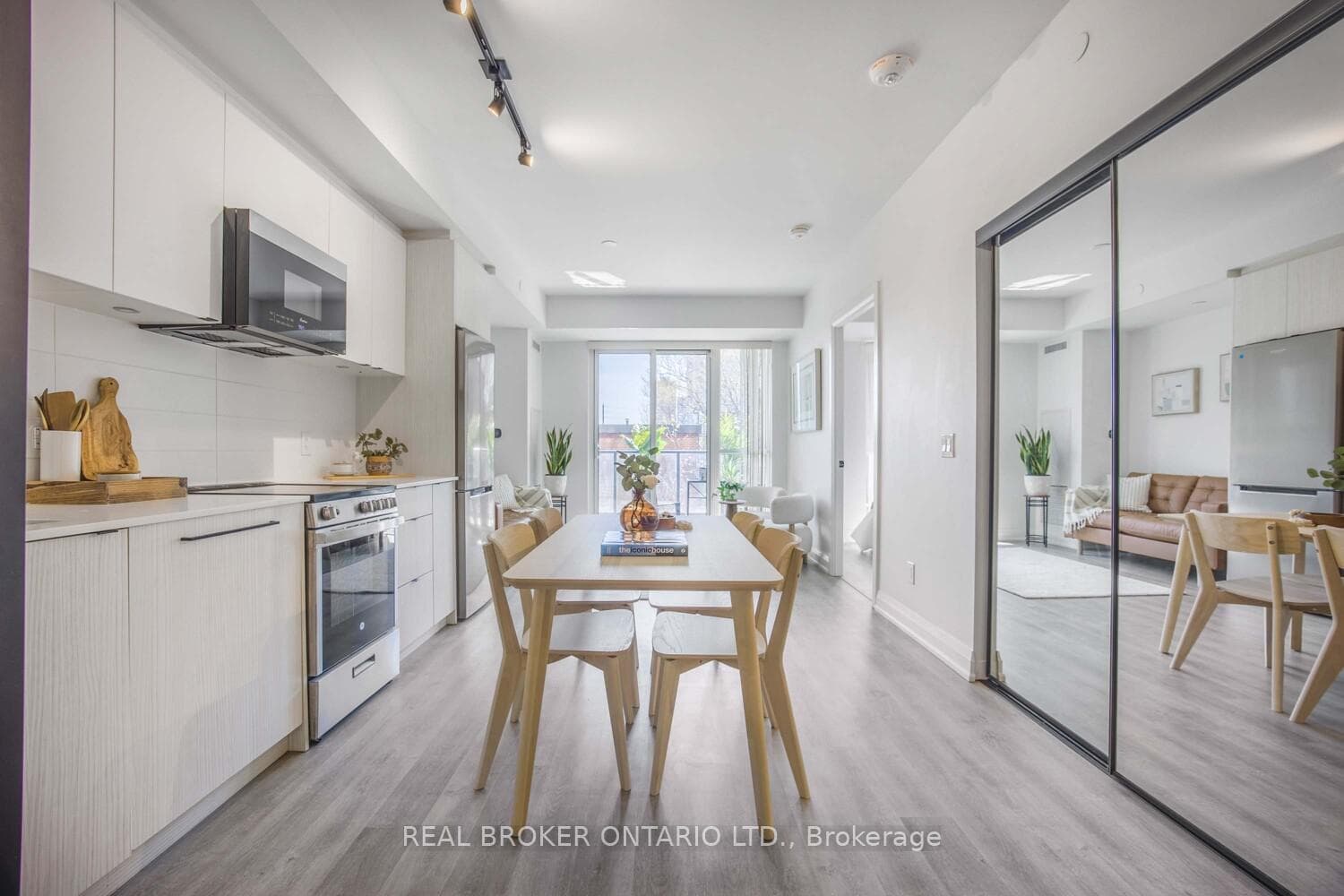 2369 Danforth Avenue Unit 210 photo 17