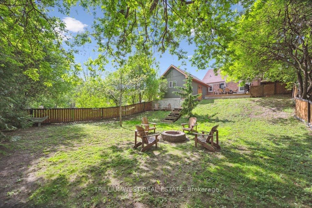 539 Guelph Street photo 38