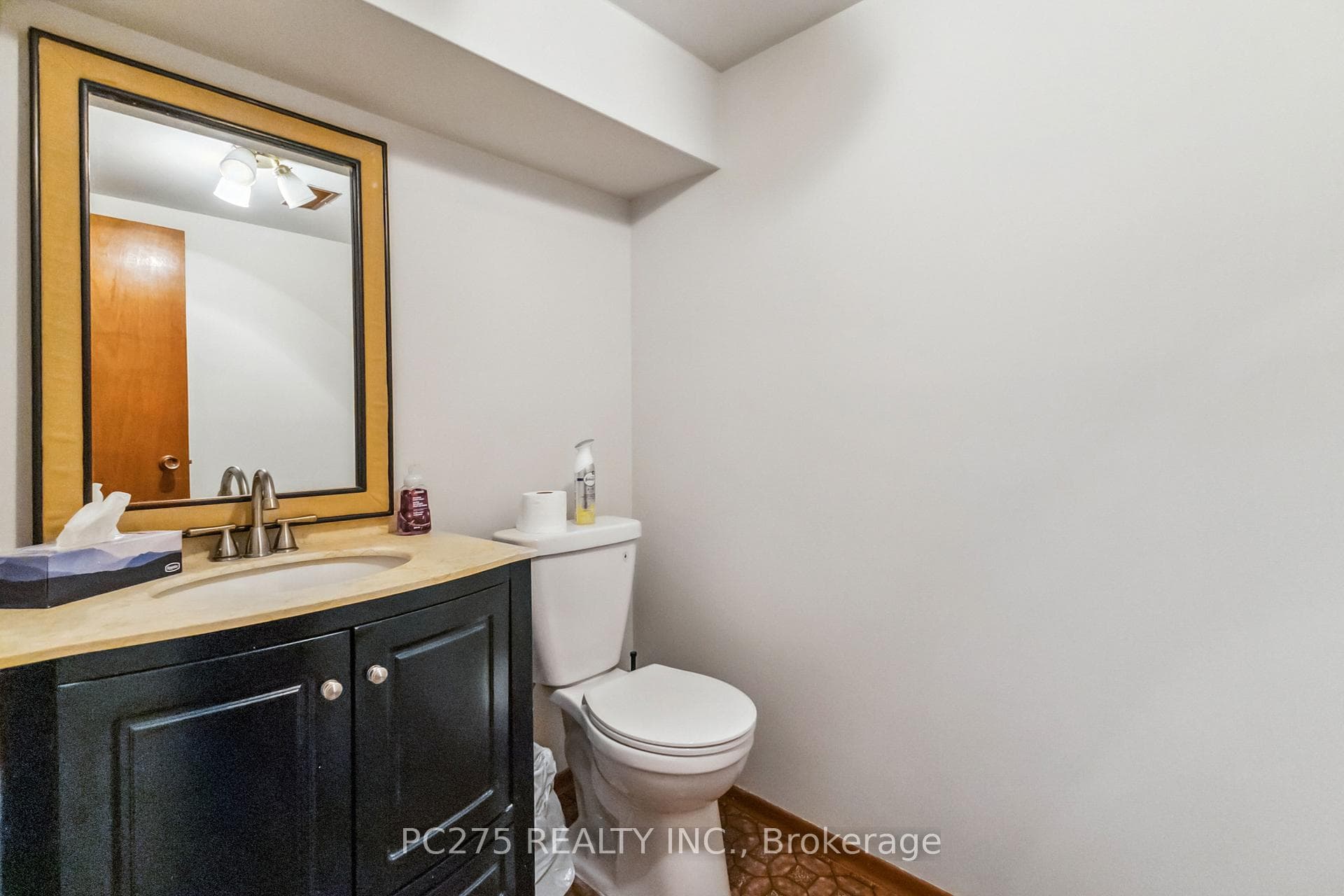 107 Inverary Crescent photo 34