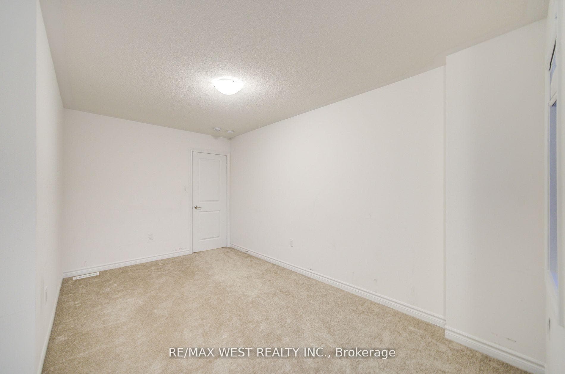 319 Ridley Crescent photo 19