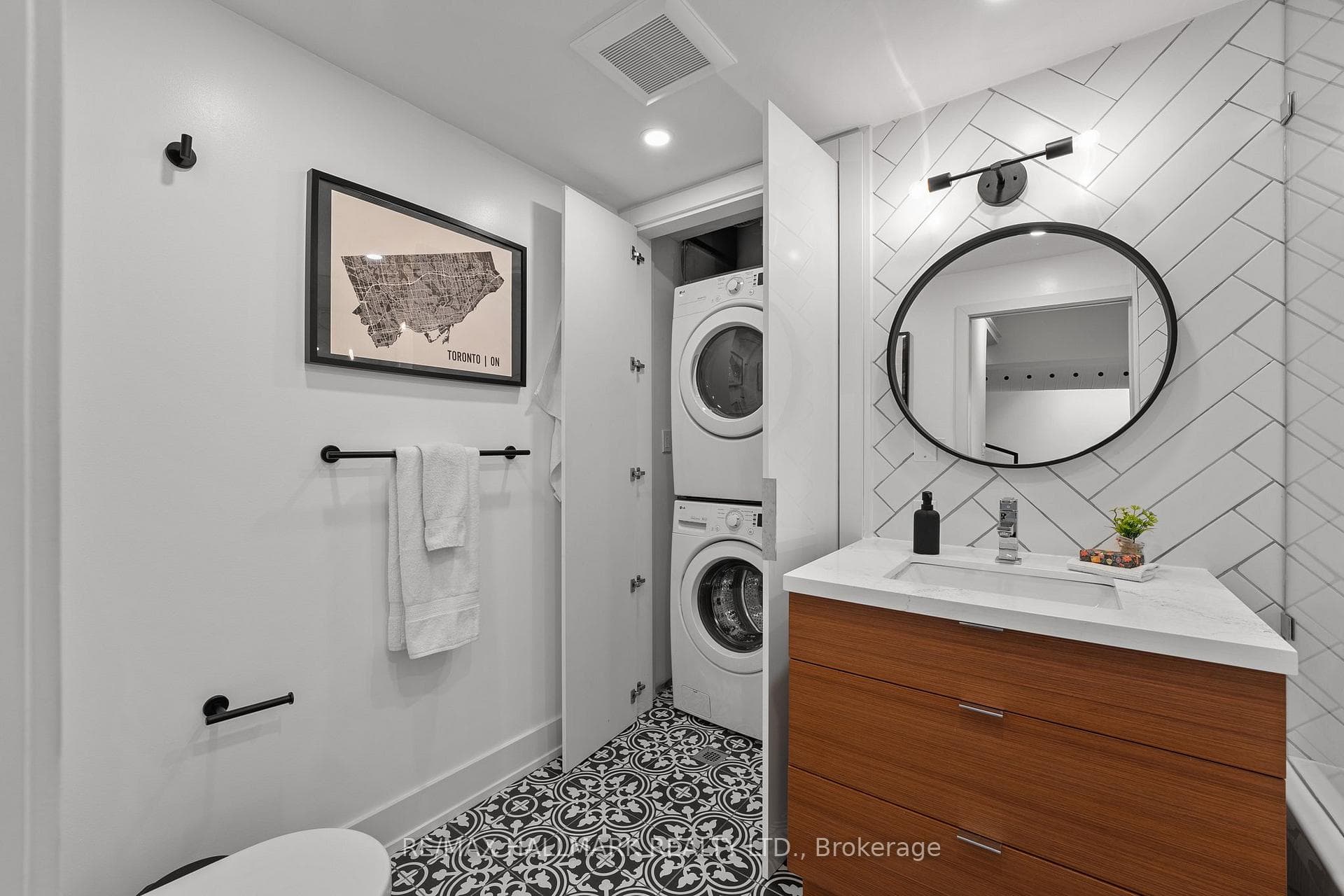 326 Carlaw Avenue Unit 106 photo 20