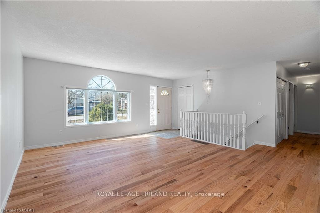 205 MONROE Street photo 3