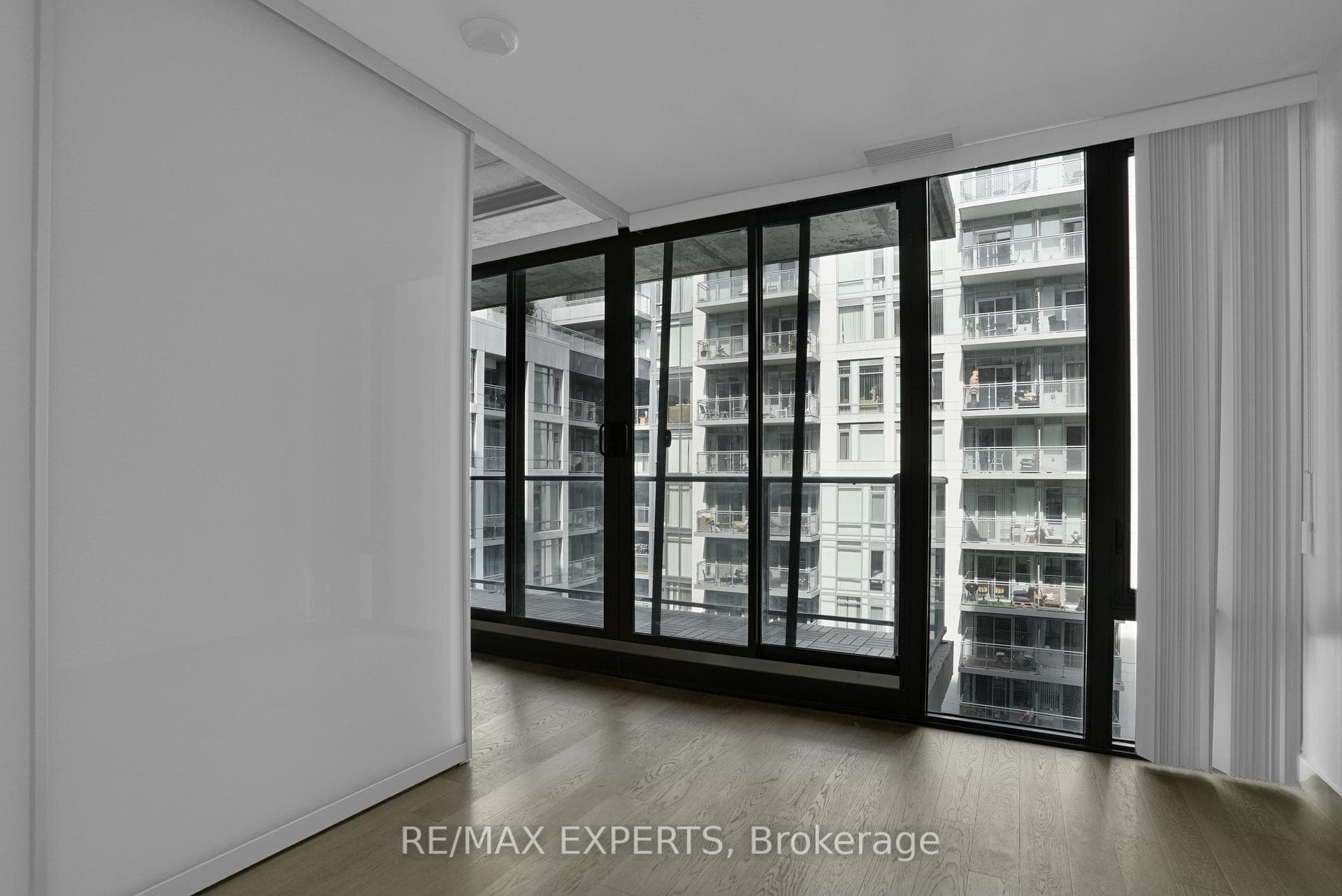 111 Bathurst Street Unit 1118 photo 21