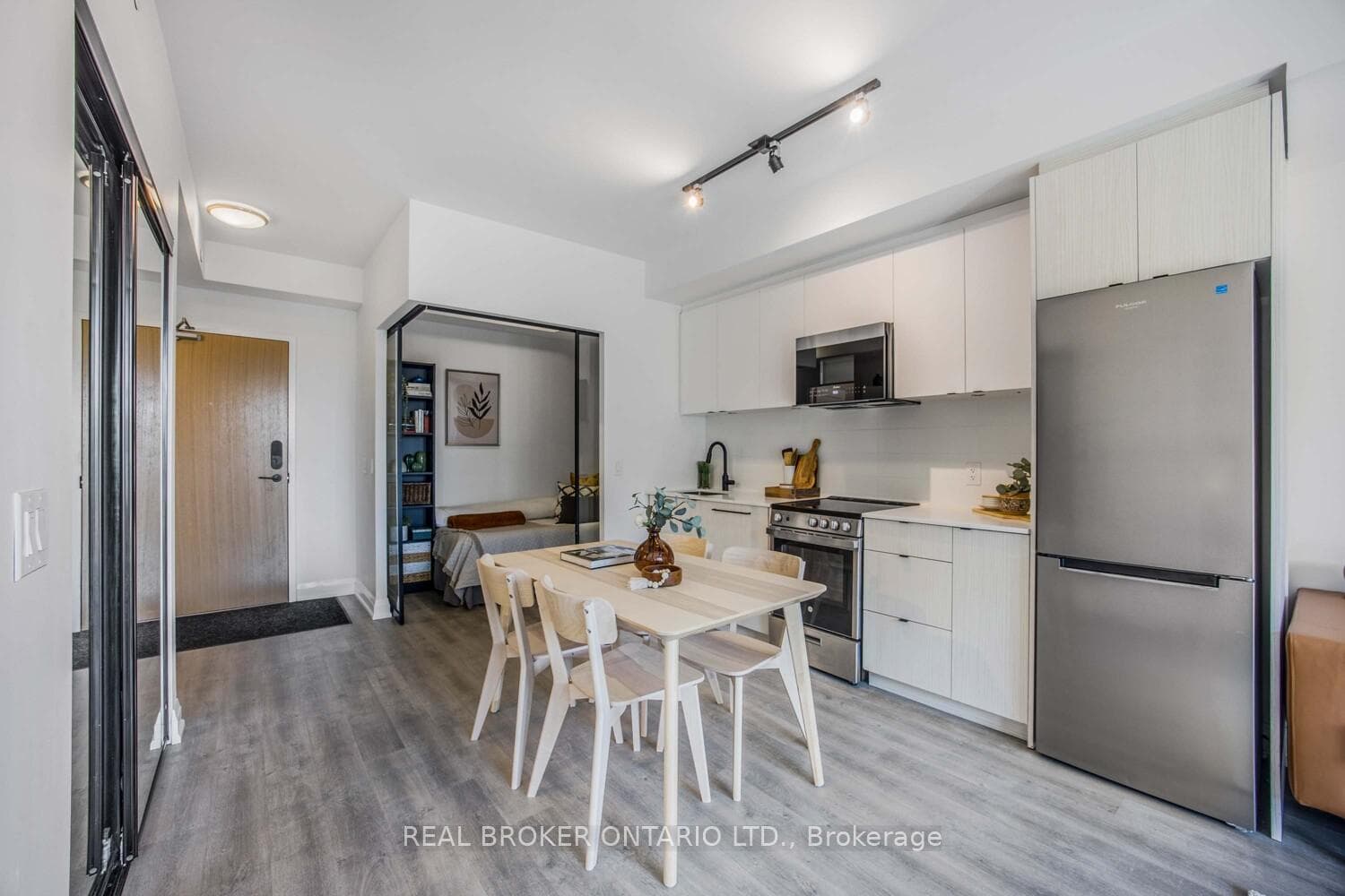 2369 Danforth Avenue Unit 210 photo 15