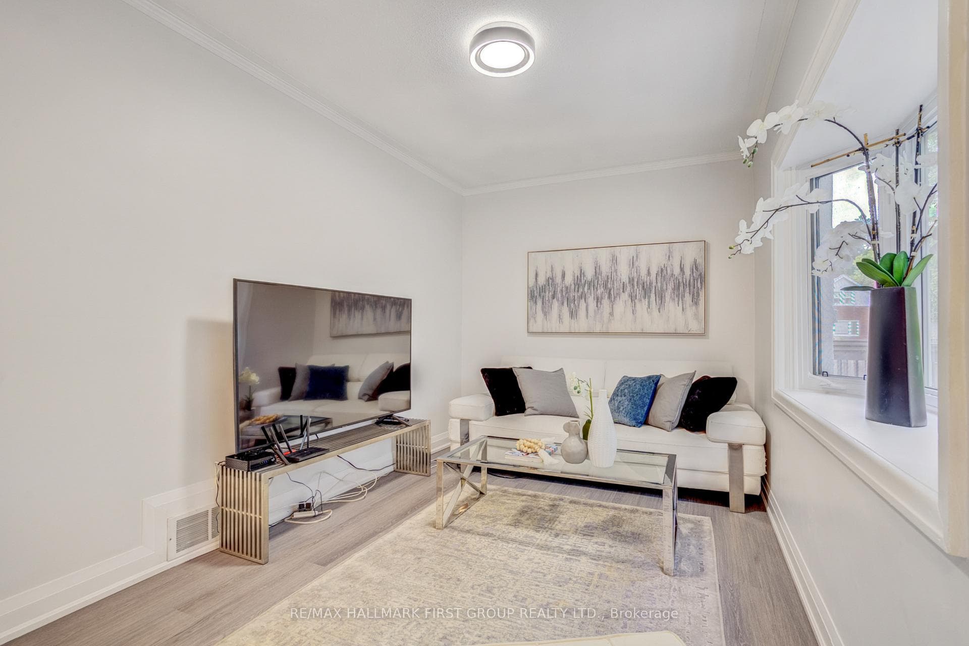 1395 Hurontario Street photo 5