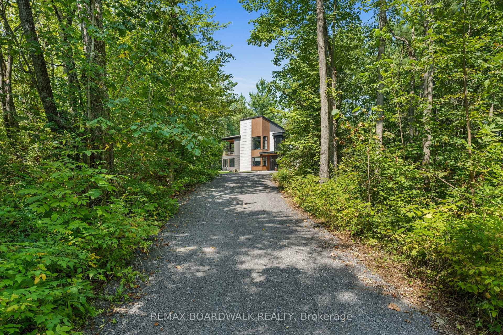 108 EDITH MARGARET Place photo 45