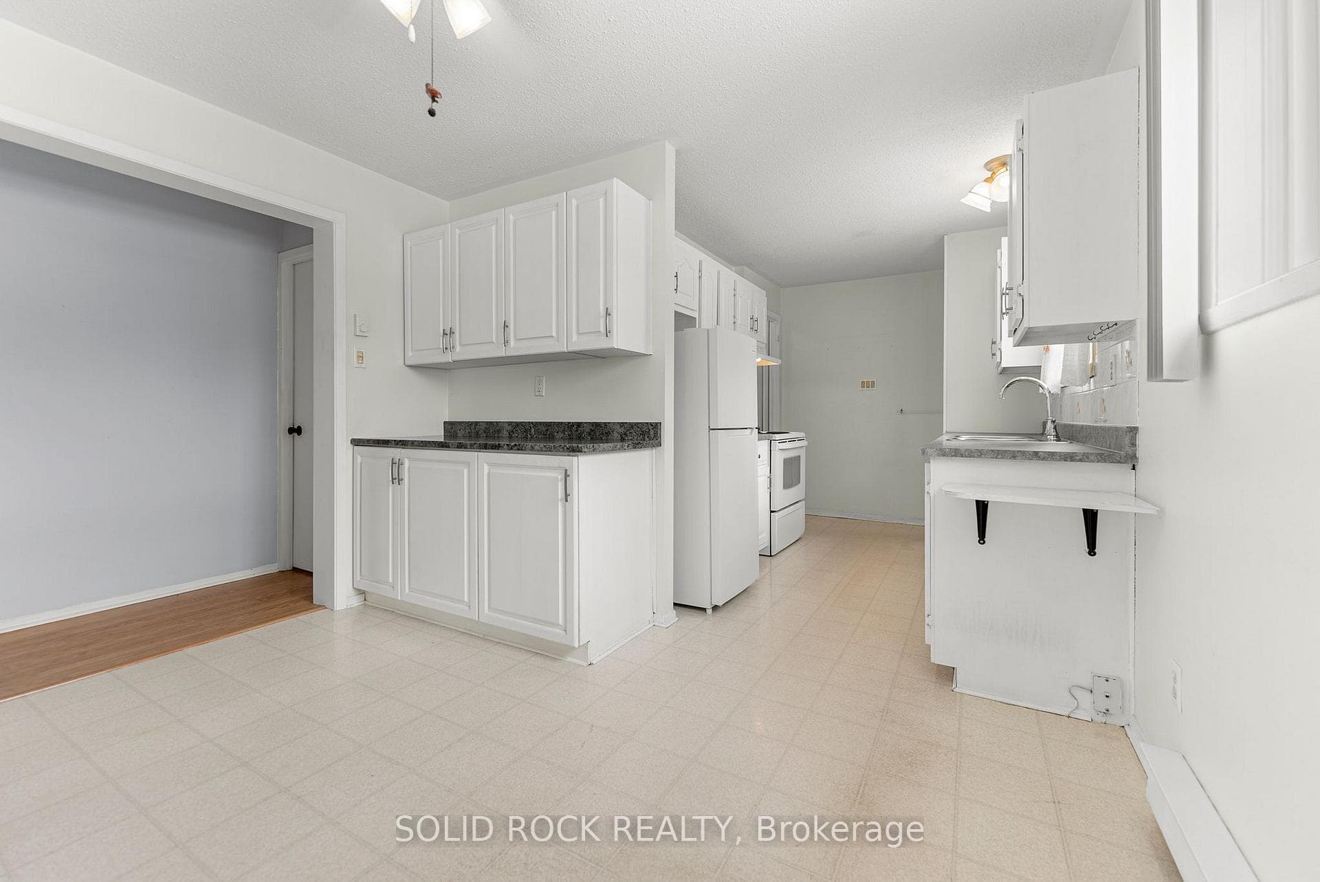 2345 Fitzroy Street photo 11