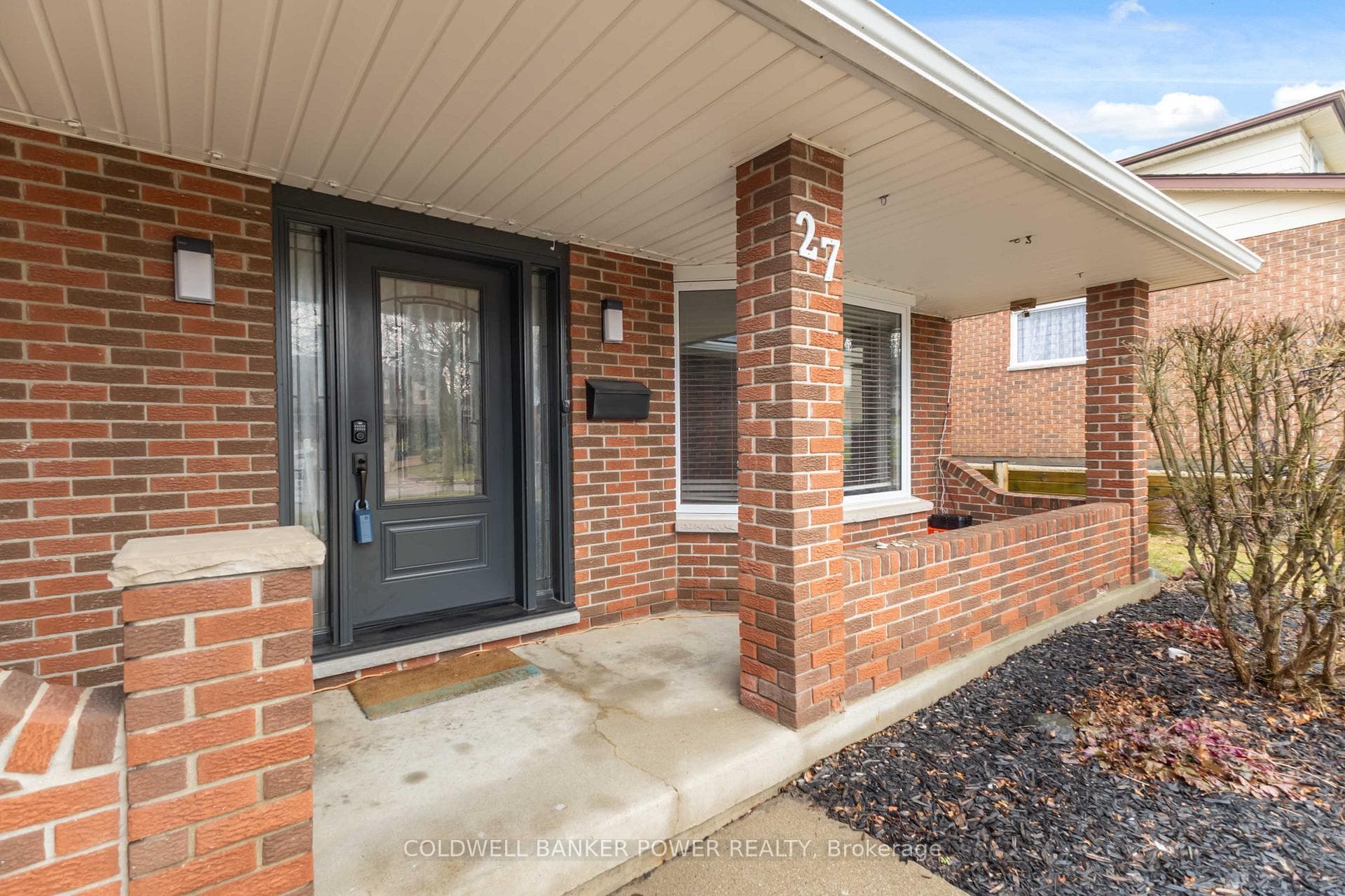 27 Foxcroft Crescent photo 3