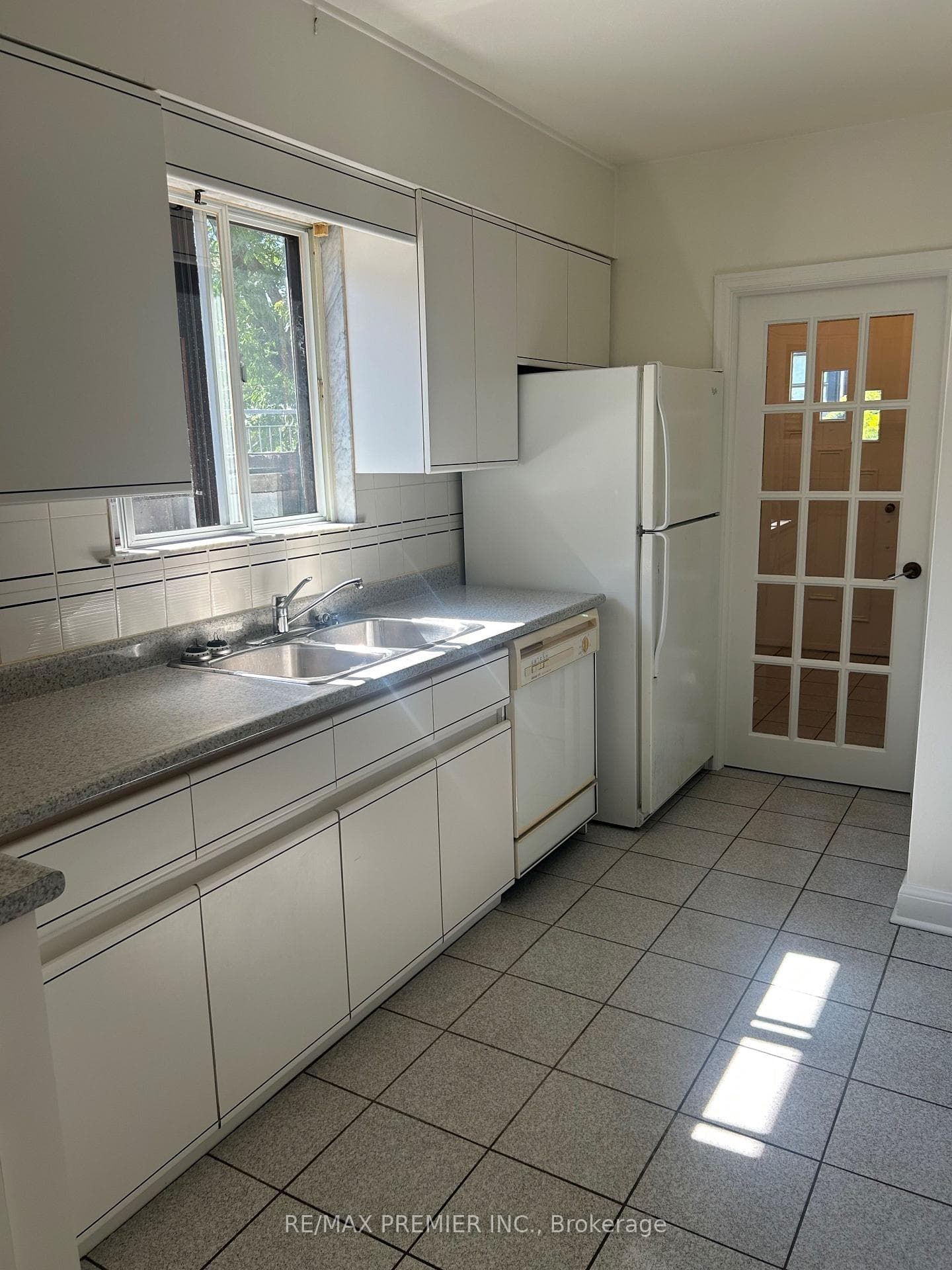 89 Mcgillivray Avenue photo 7