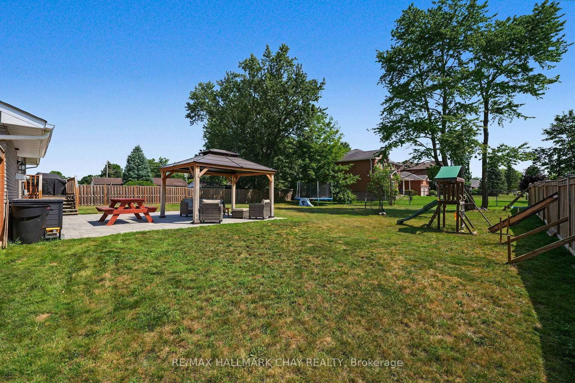 Huge Fenced Yard w. Patio & Gazebo