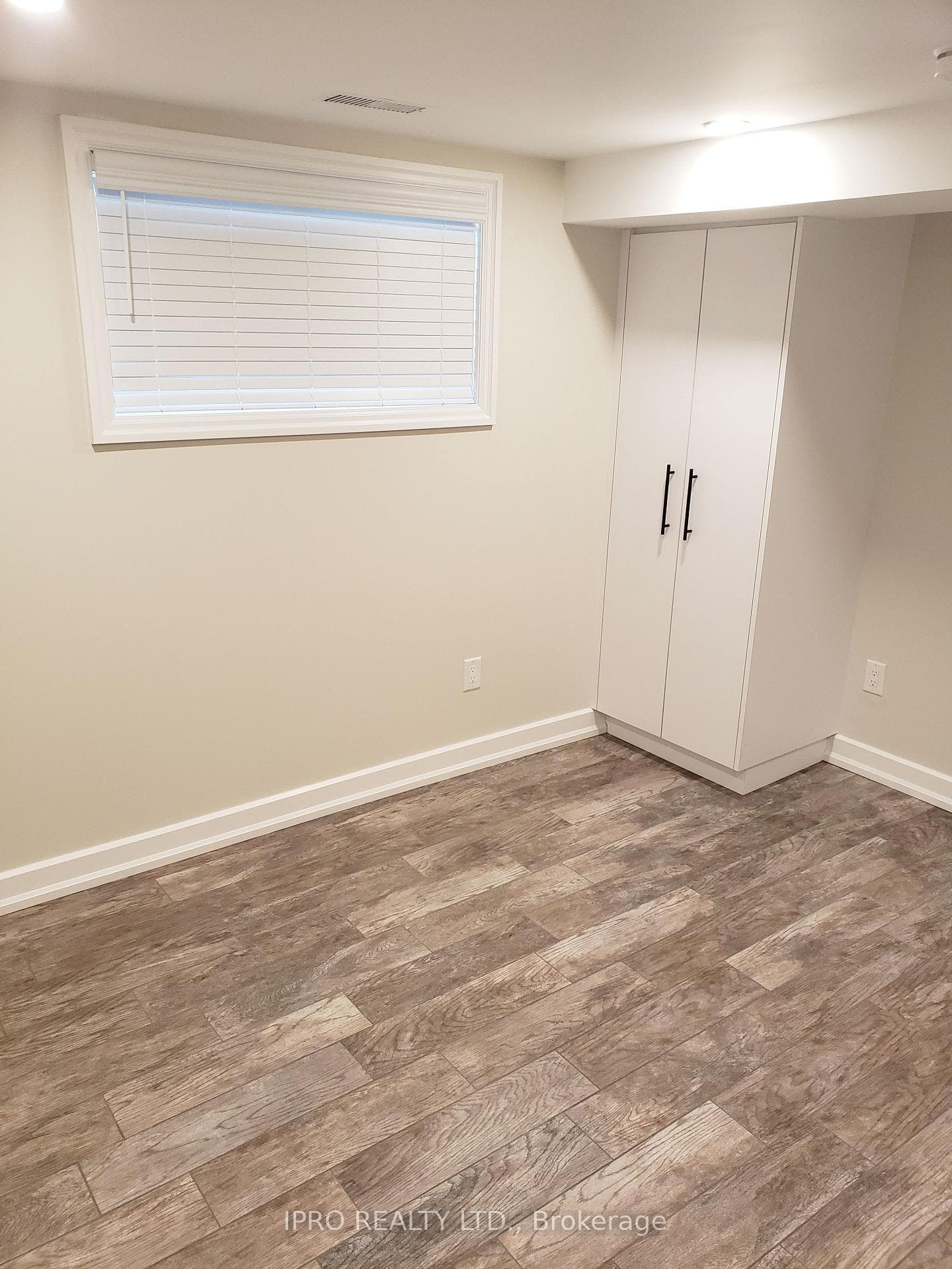 214 Bering Avenue photo 31