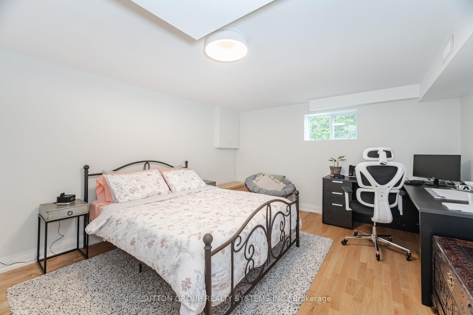 175 Connaught Crescent photo 38