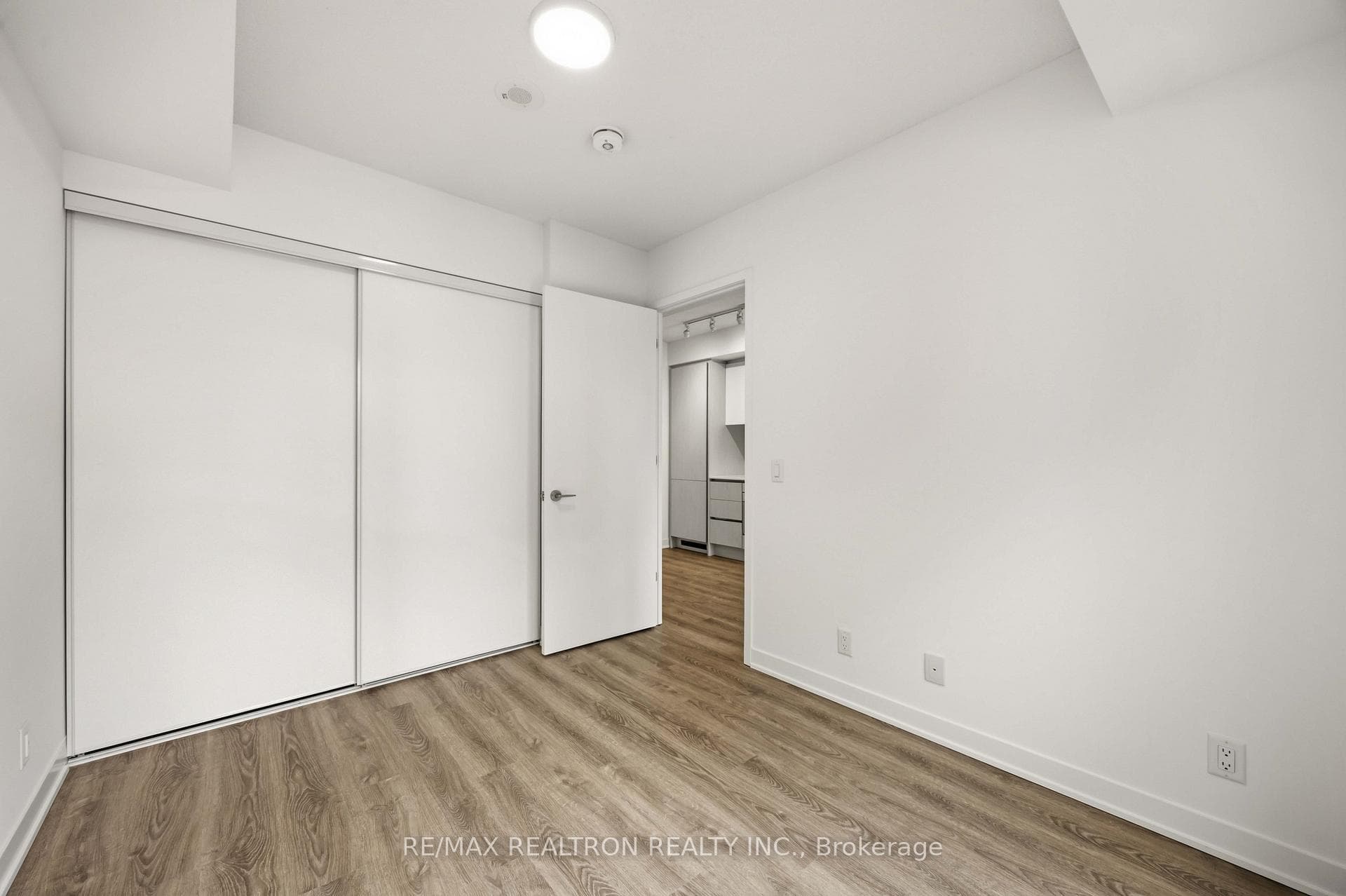 180 Front Street Unit 905 photo 16