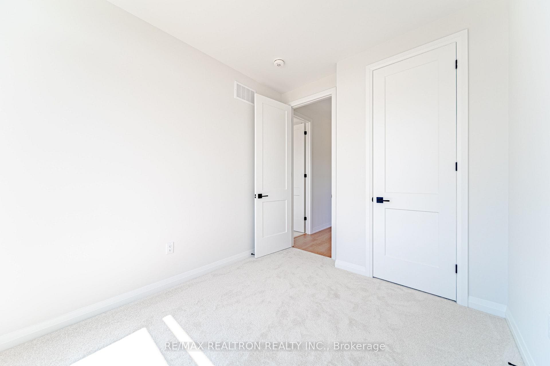 41 John McCrae Street photo 25