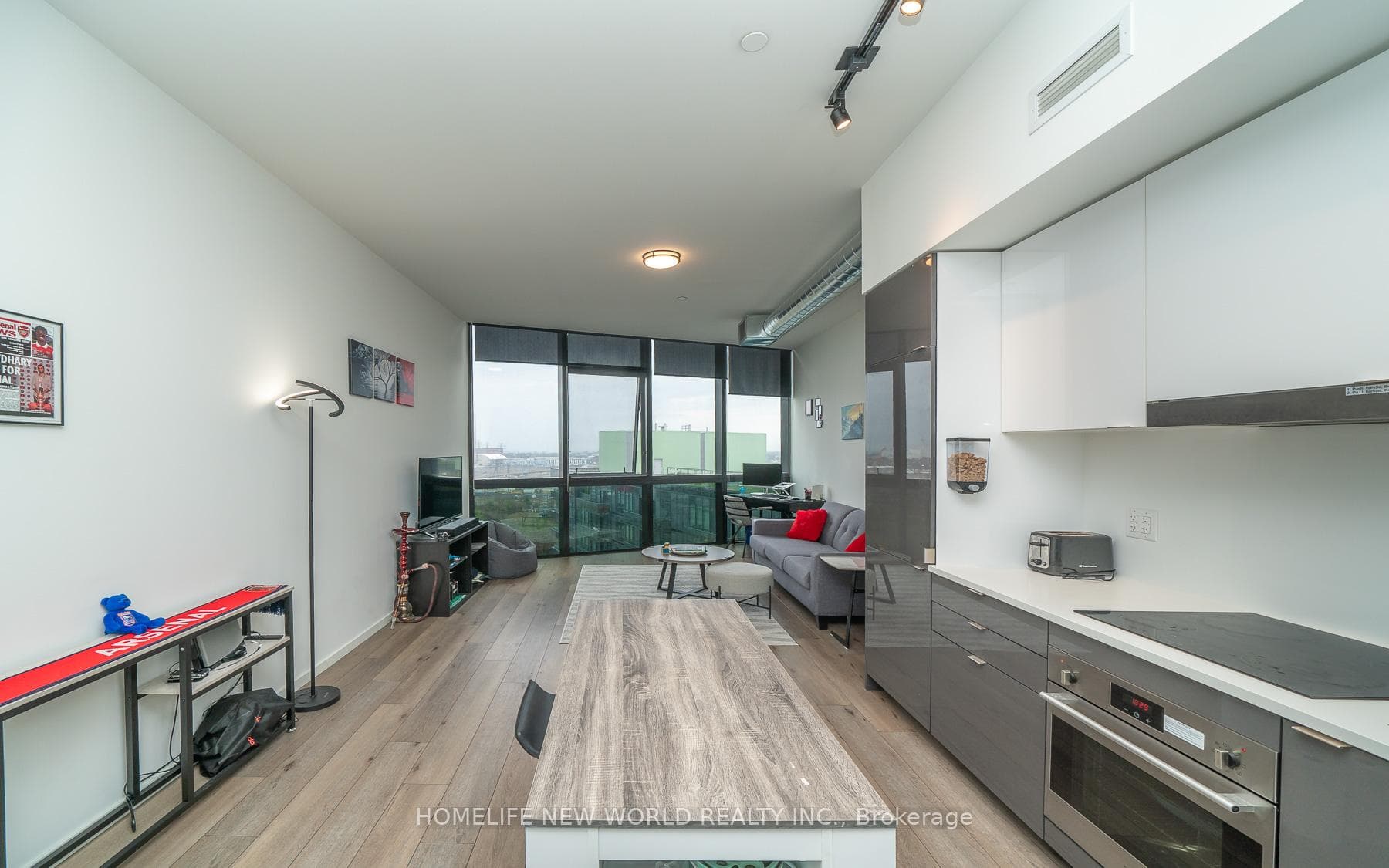 21 Lawren Harris Square Unit PH09 photo 13