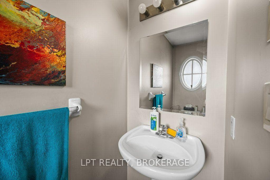 1559 Crimson Crescent photo 5