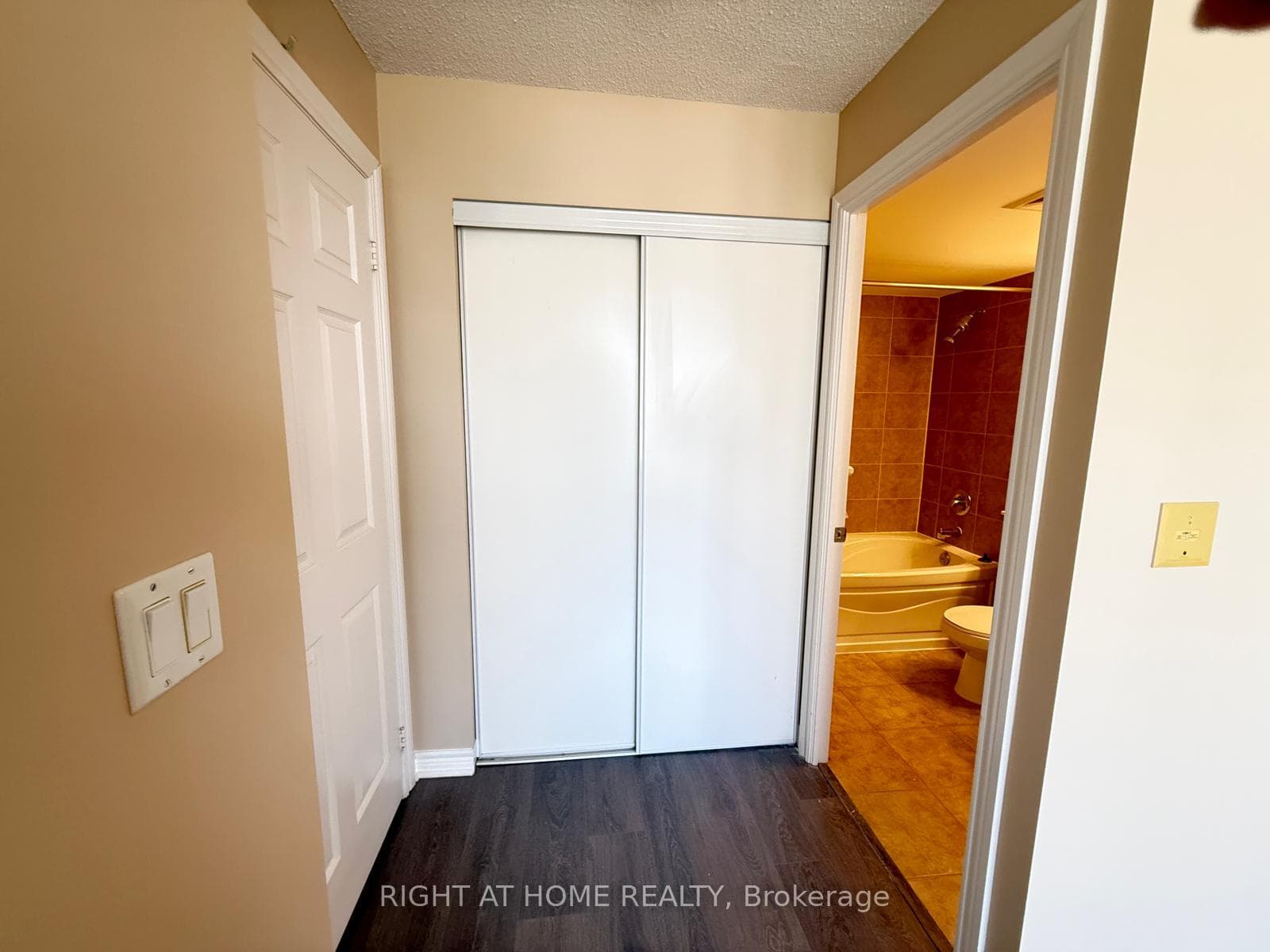 310 Burnhamthorpe Road Unit 2101 photo 20