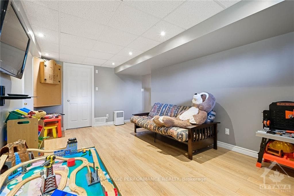 2140 LAVAL Street photo 24