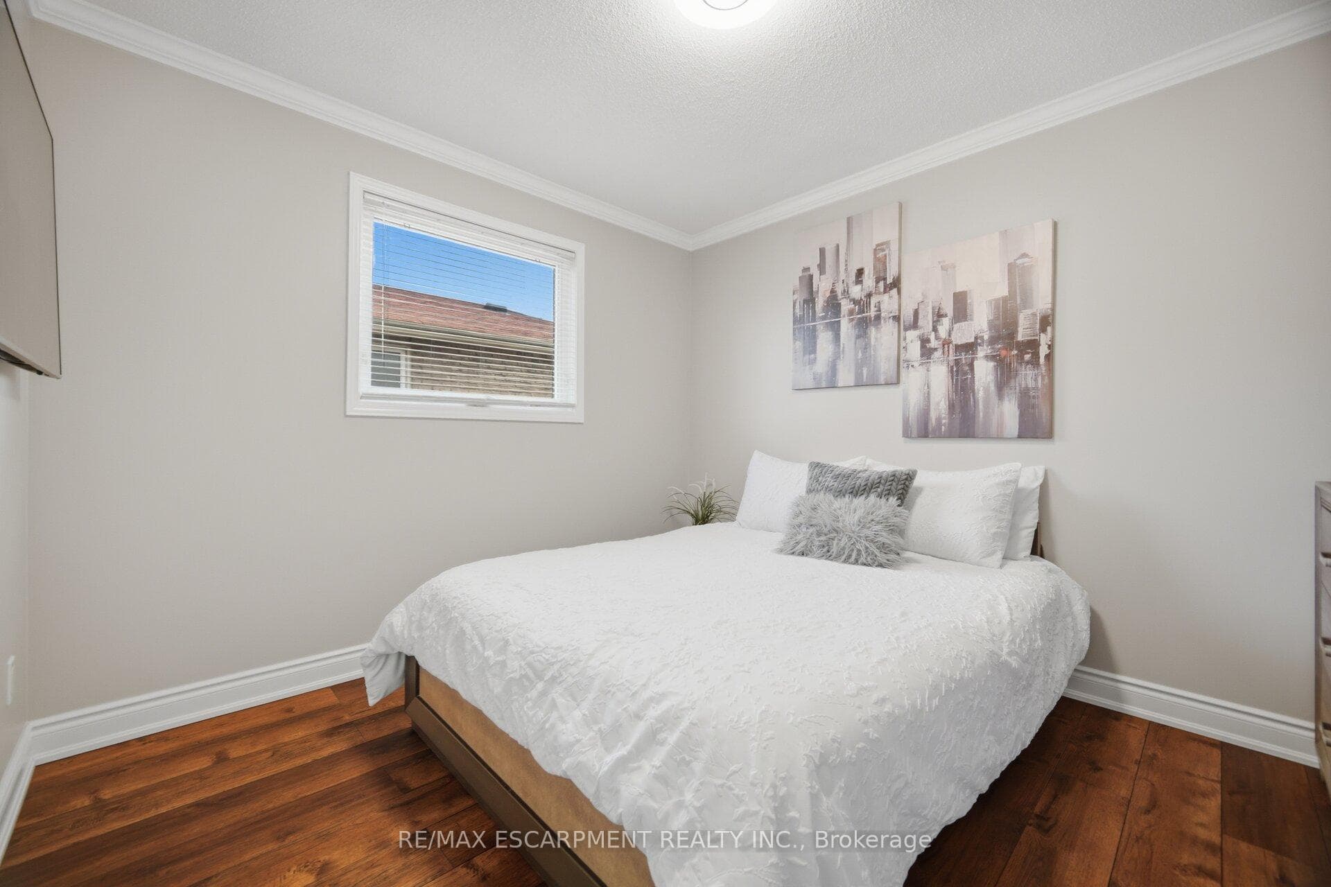 4302 Highgate Crescent photo 21