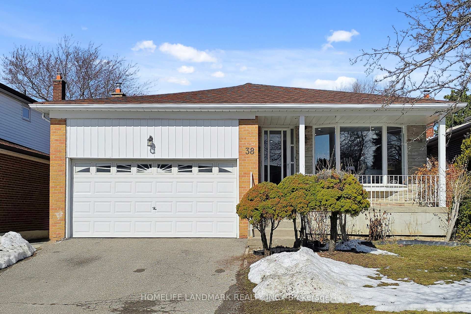 38 Pebblehill Square photo 1