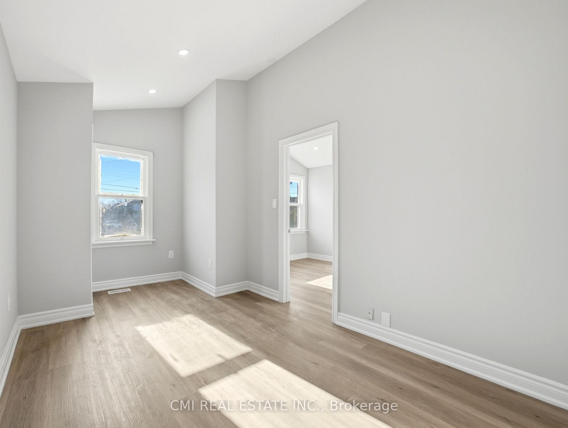86 Adair Avenue photo 15