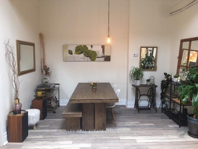 137 Roncesvalles Avenue Unit 203 photo 6